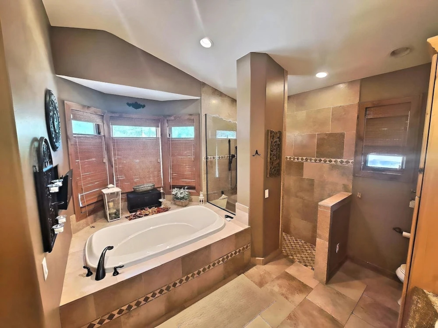 Townsend Flagstaff 3 Bedroom Home by RedAwning