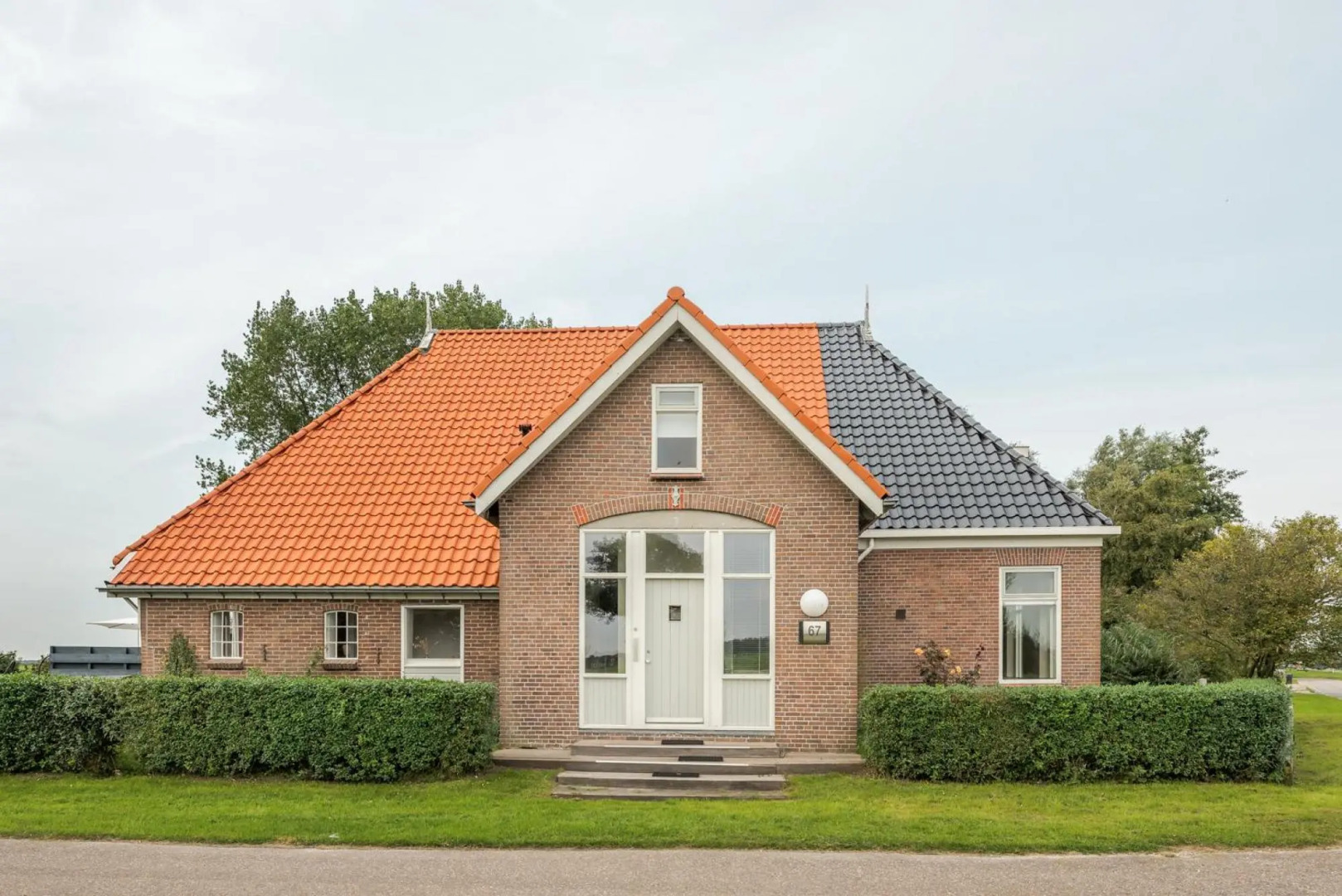 Large fully renovated farmhouse with indoor Swim spa and Sauna