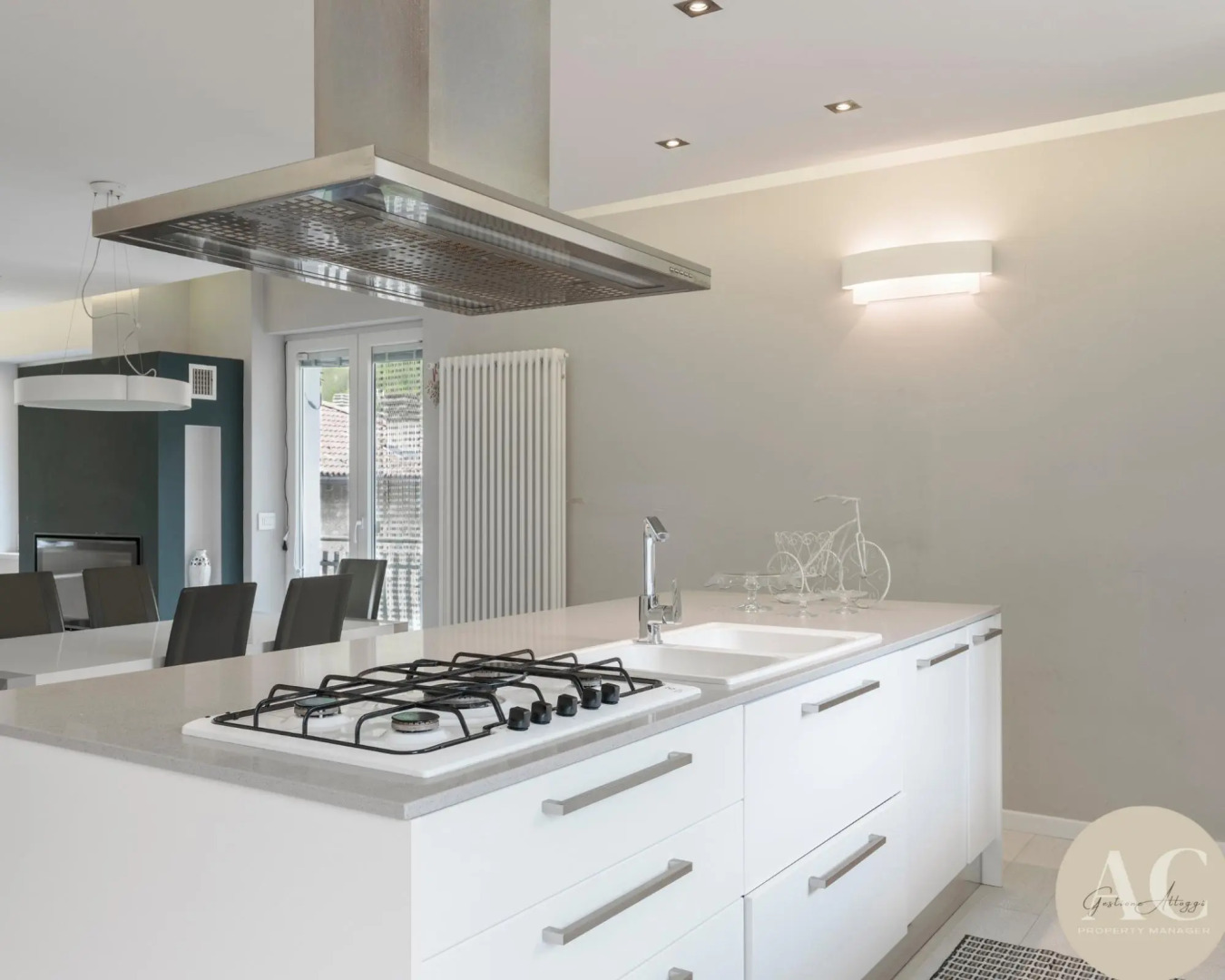 Snowhite in Incudine