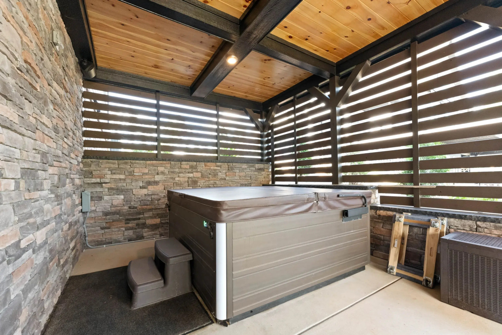 Black Bear Lodge by Avantstay Lakefront Dock Pool Theater Sleeps 20