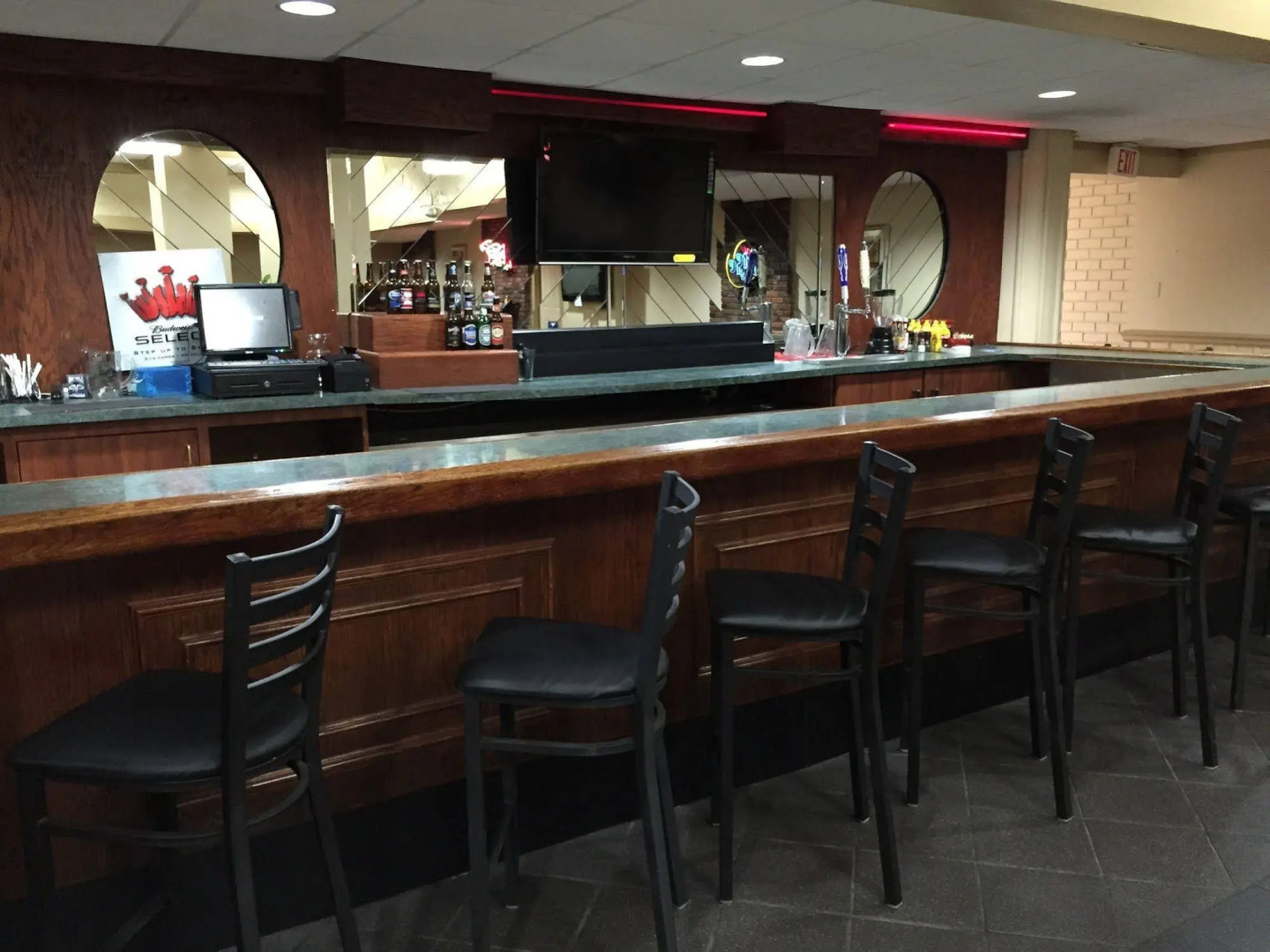 Airport Plaza Inn and Conference Center