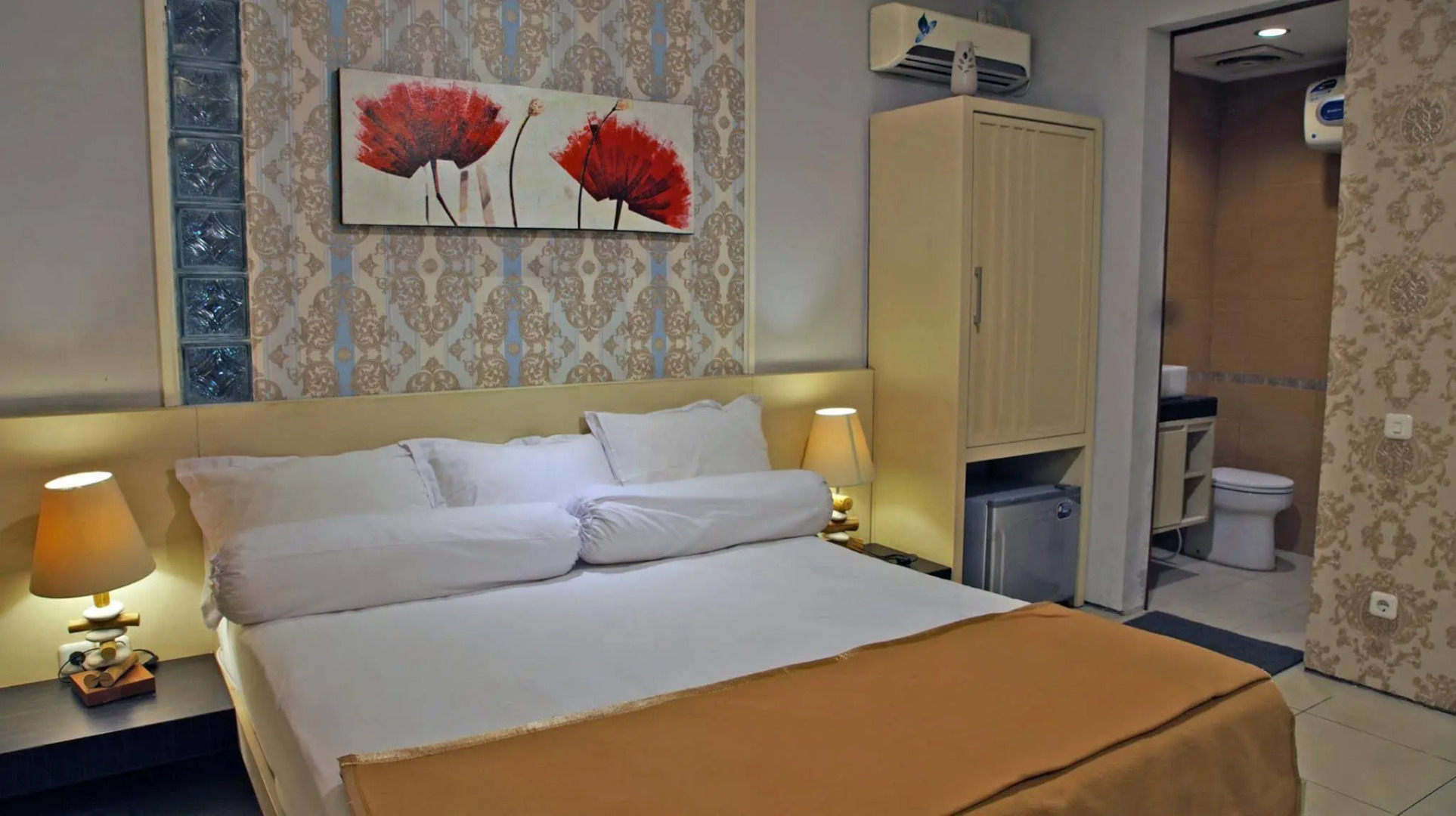 RedDoorz Near Ciputra World