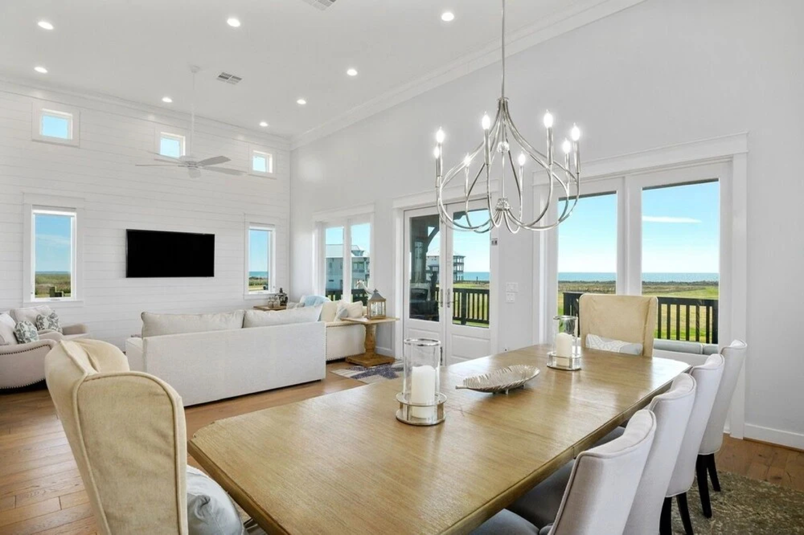 Paradise By The Sea 4 Bedroom Home by RedAwning