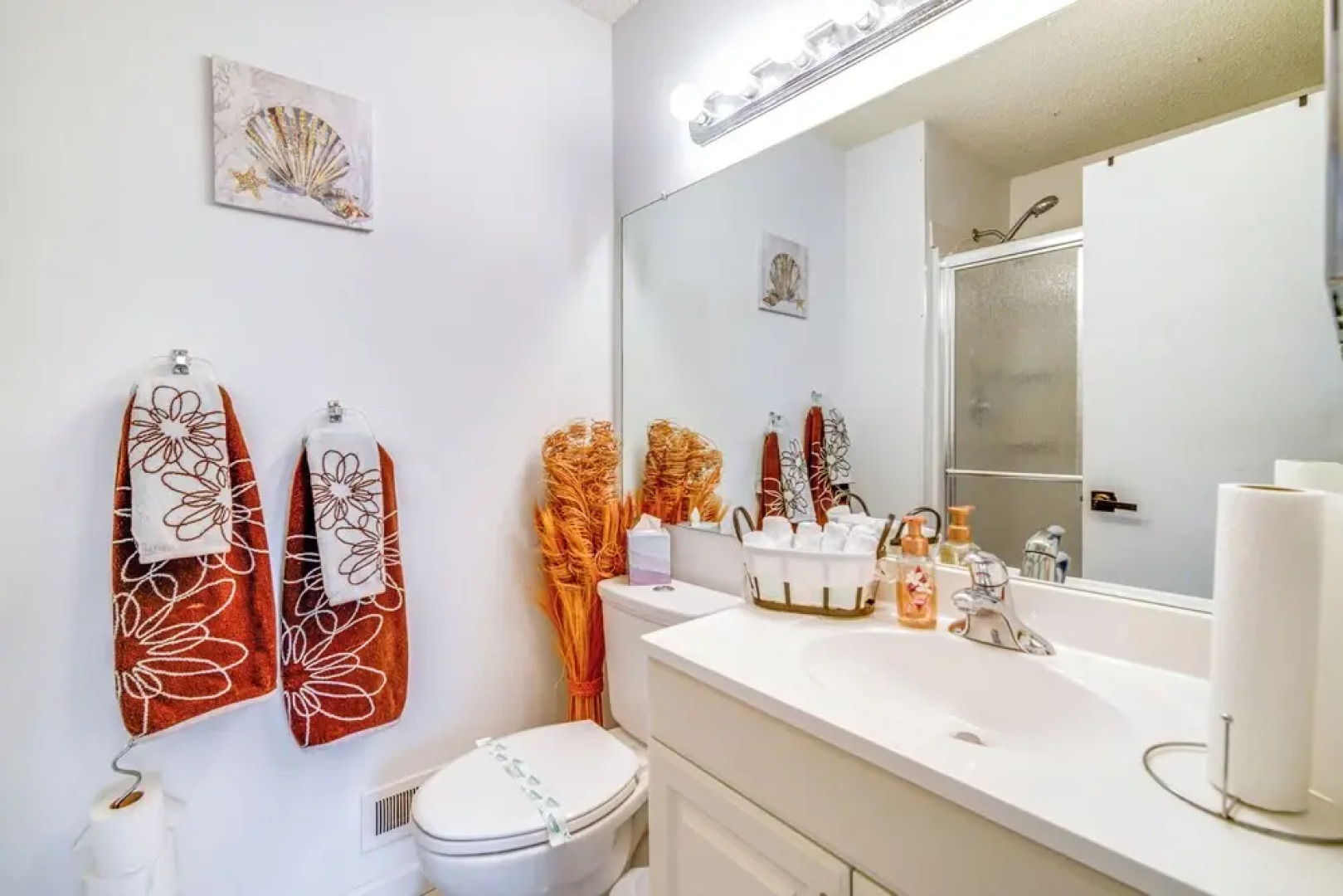 Galloway Townhome w/ Private Deck: Near Casinos!