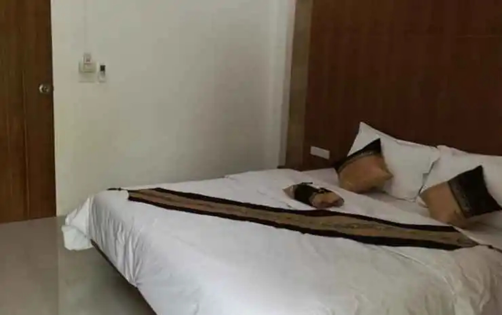 White Ville Apartment