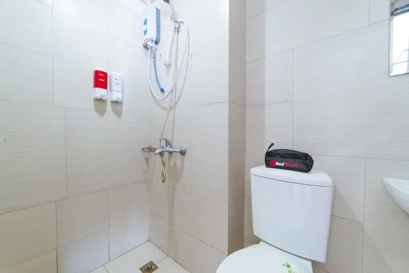 RedDoorz Premium @ Anuva Residences