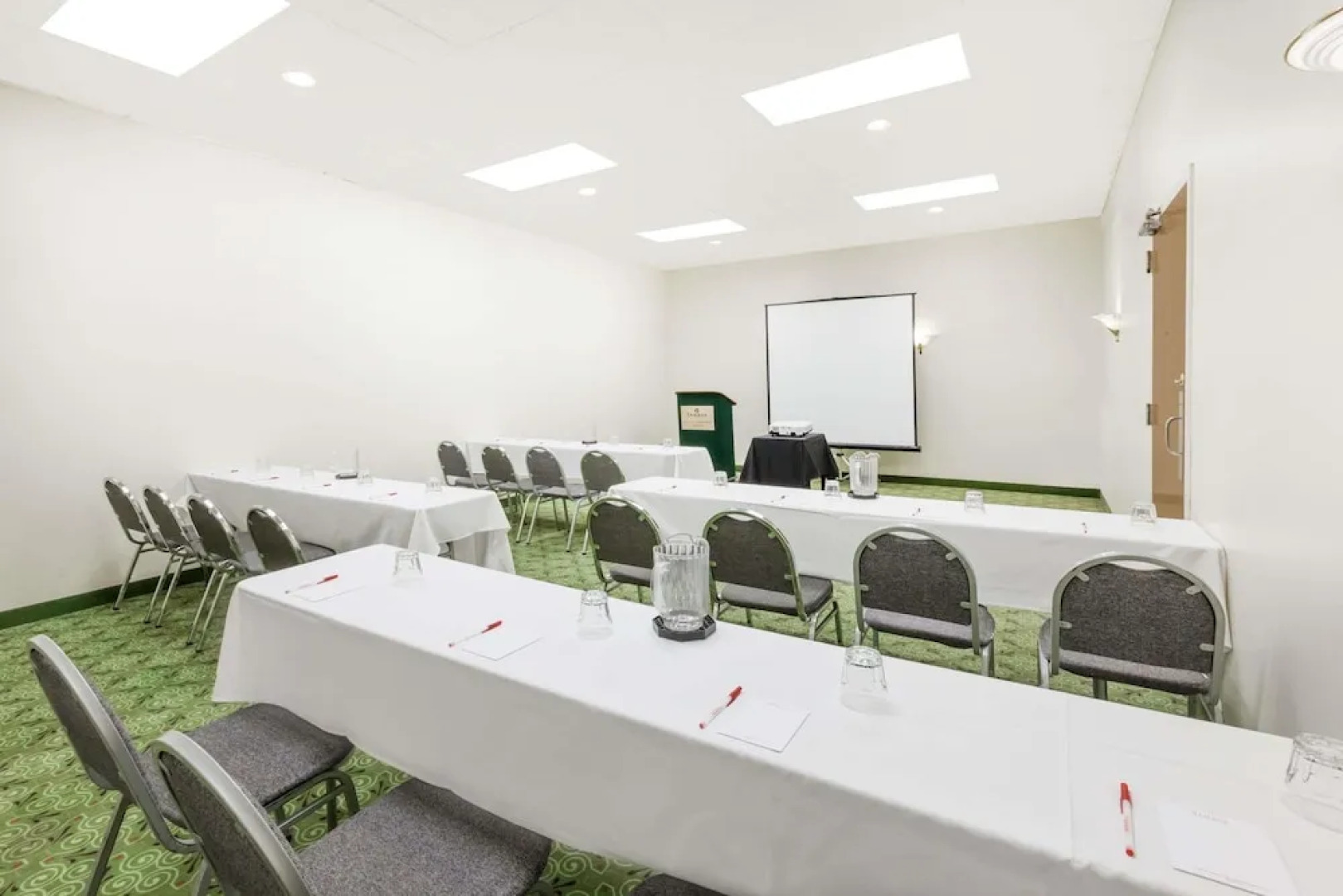 Ramada Lansing Hotel And Conference Center