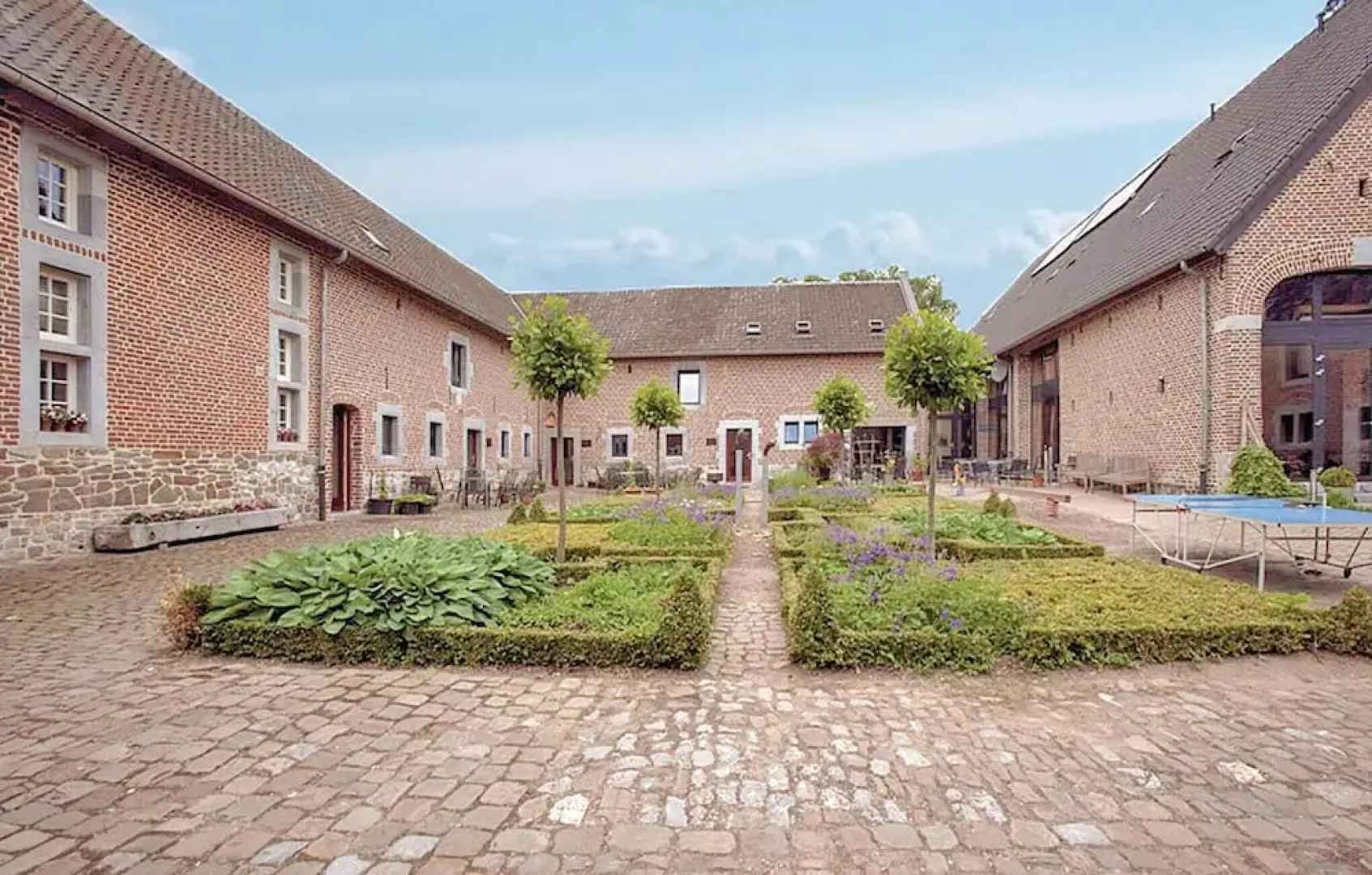 Cour D´aix - App. 8 & 9