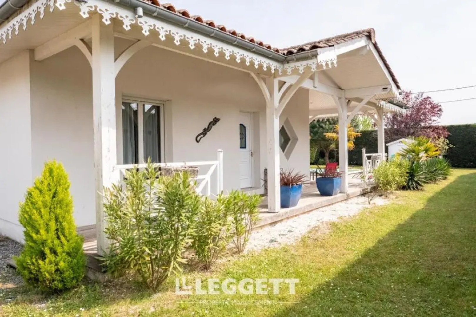 Beautiful Louisiana villa sleeps 6 with pool