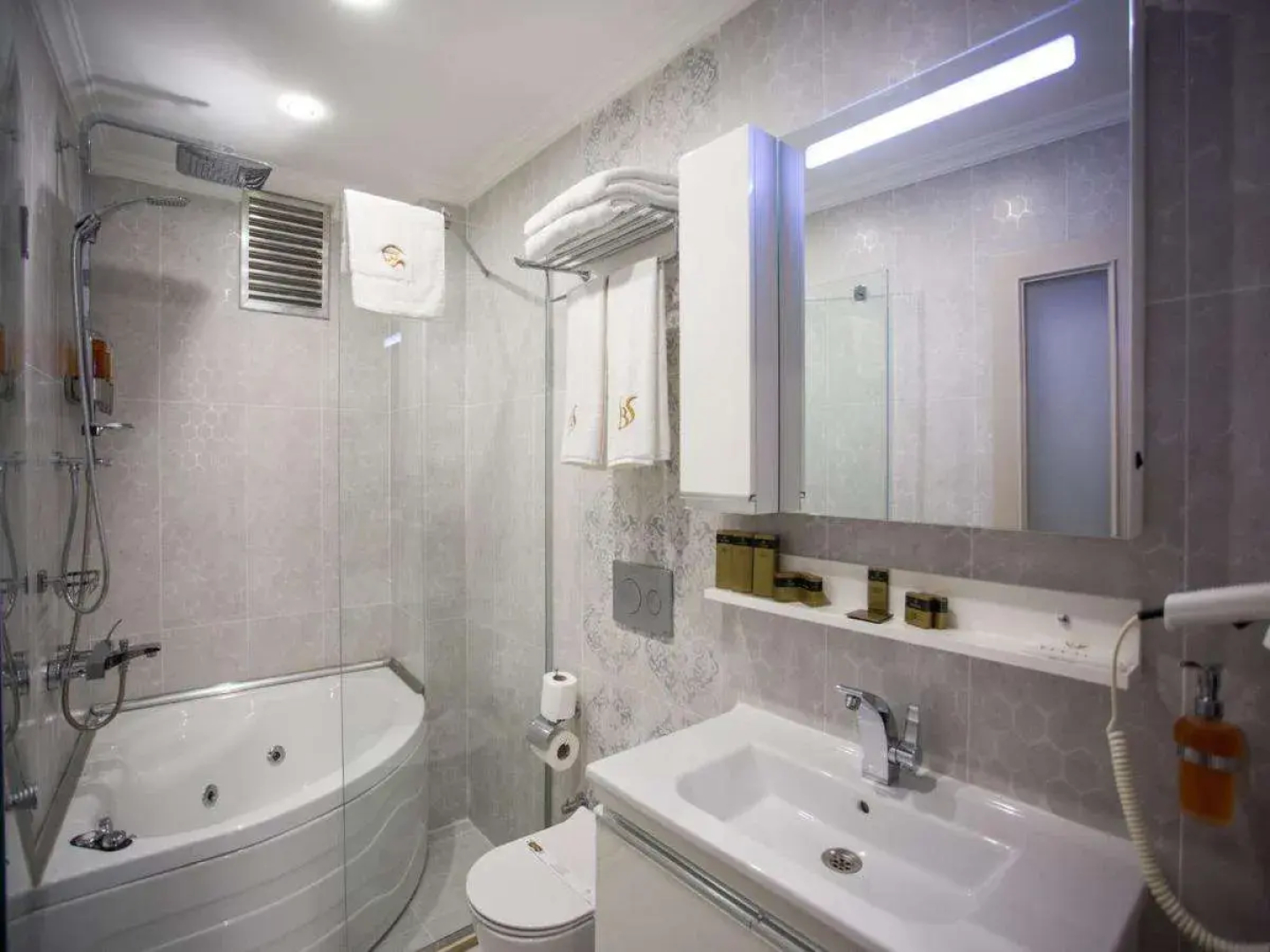 Bonne Sante Hotel