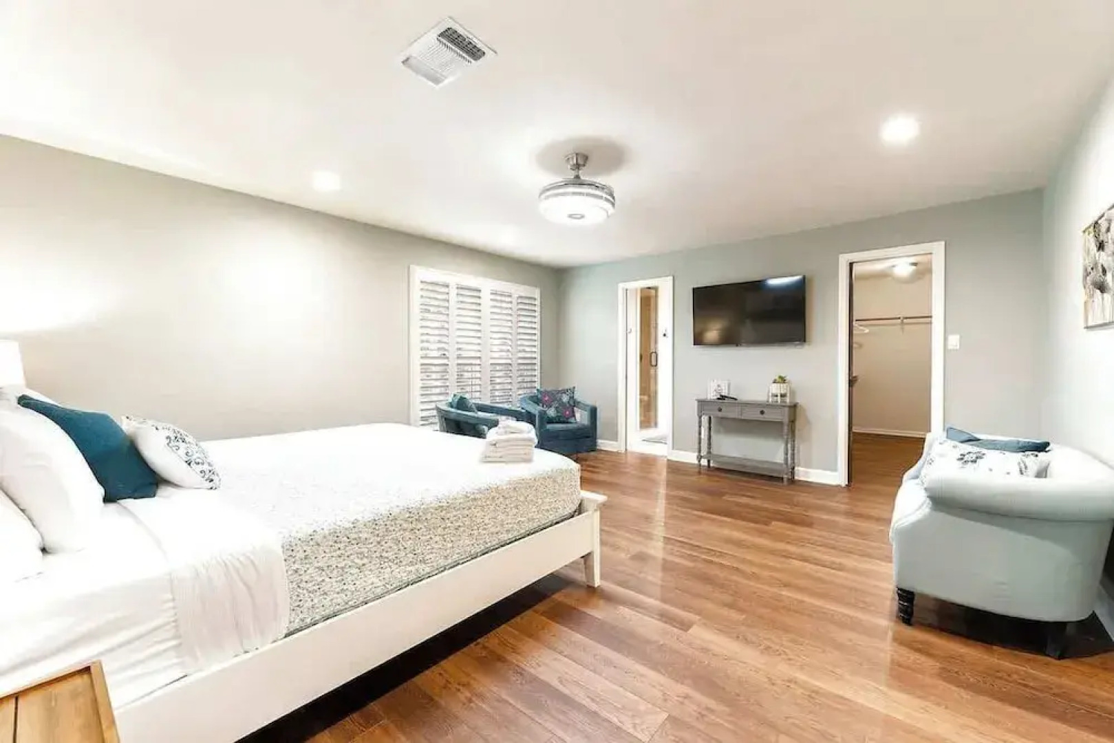 Luxury on Lake LBJ With Hot Tub Firepit & Boat Slip