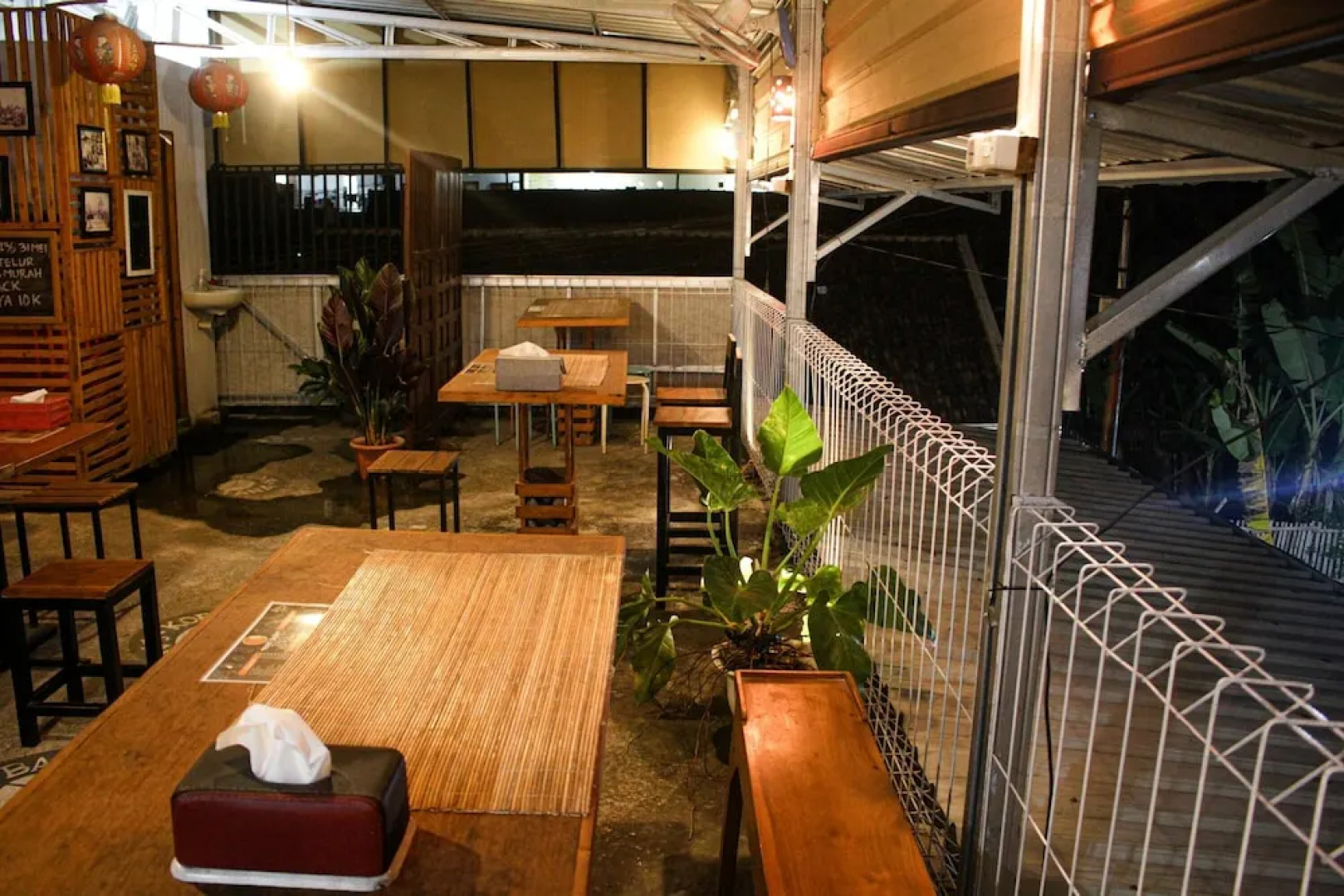 Santana Guest House by OYO Rooms