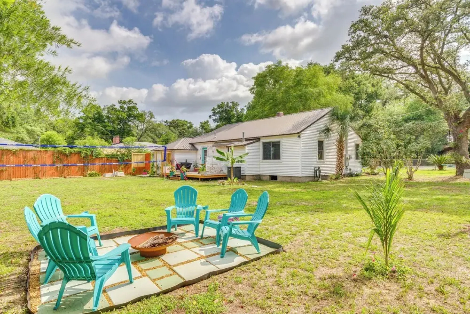 Retro-tropical Pensacola Home - 3 Mi to Downtown!