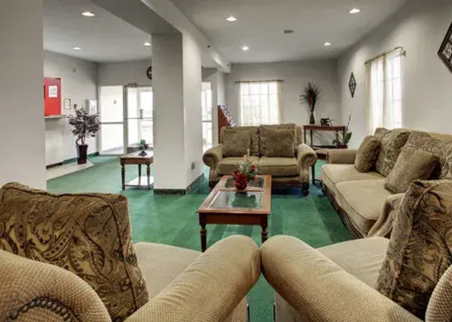 Broadbent Inn and Suites