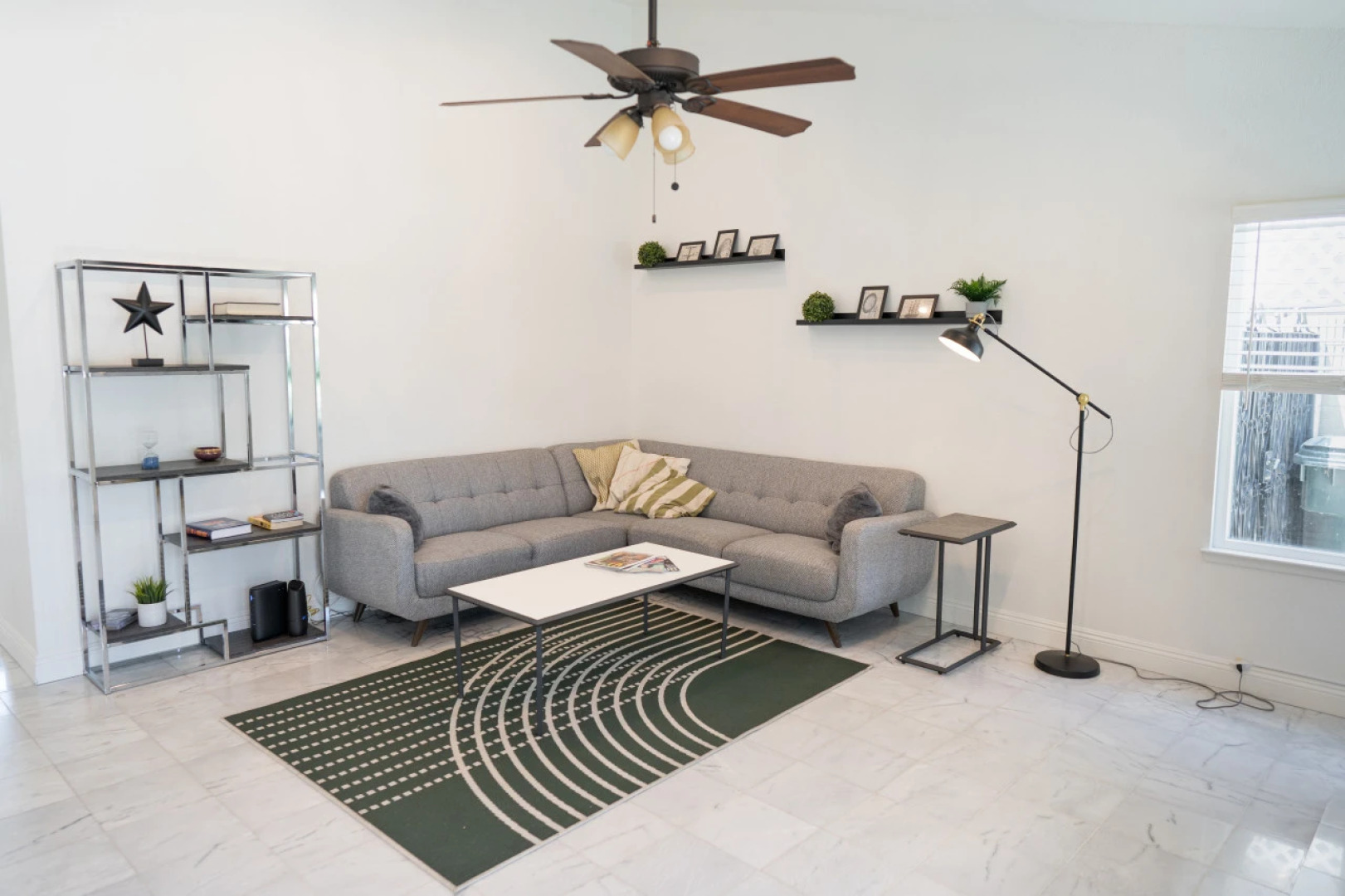 SPACIOUS 4-BEDROOM HOME WITH LARGE YARD AND GARAGE NEAR KNOTT'S BERRY FARM (p67)