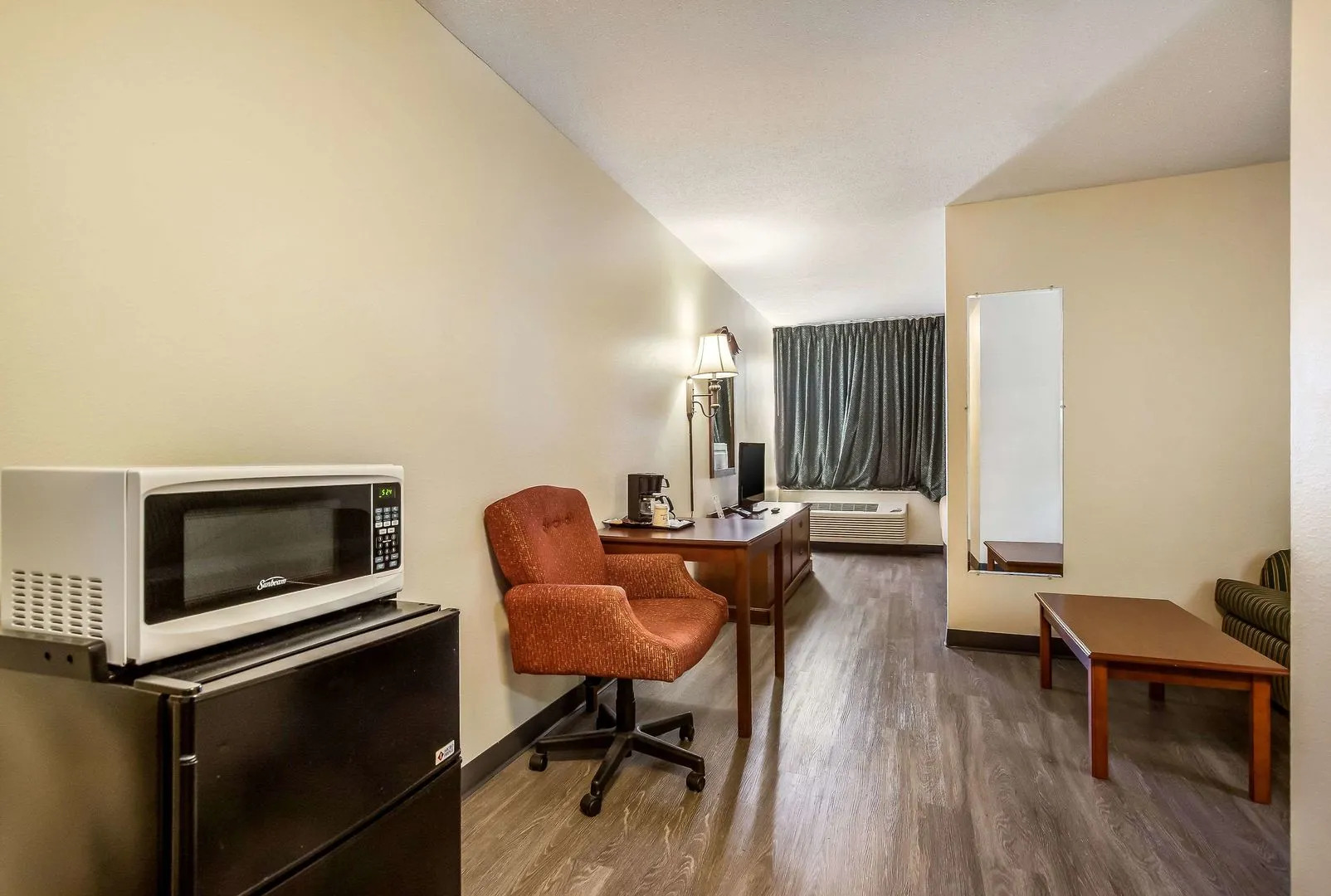 Econo Lodge Inn & Suites Fairview Heights - St. Louis