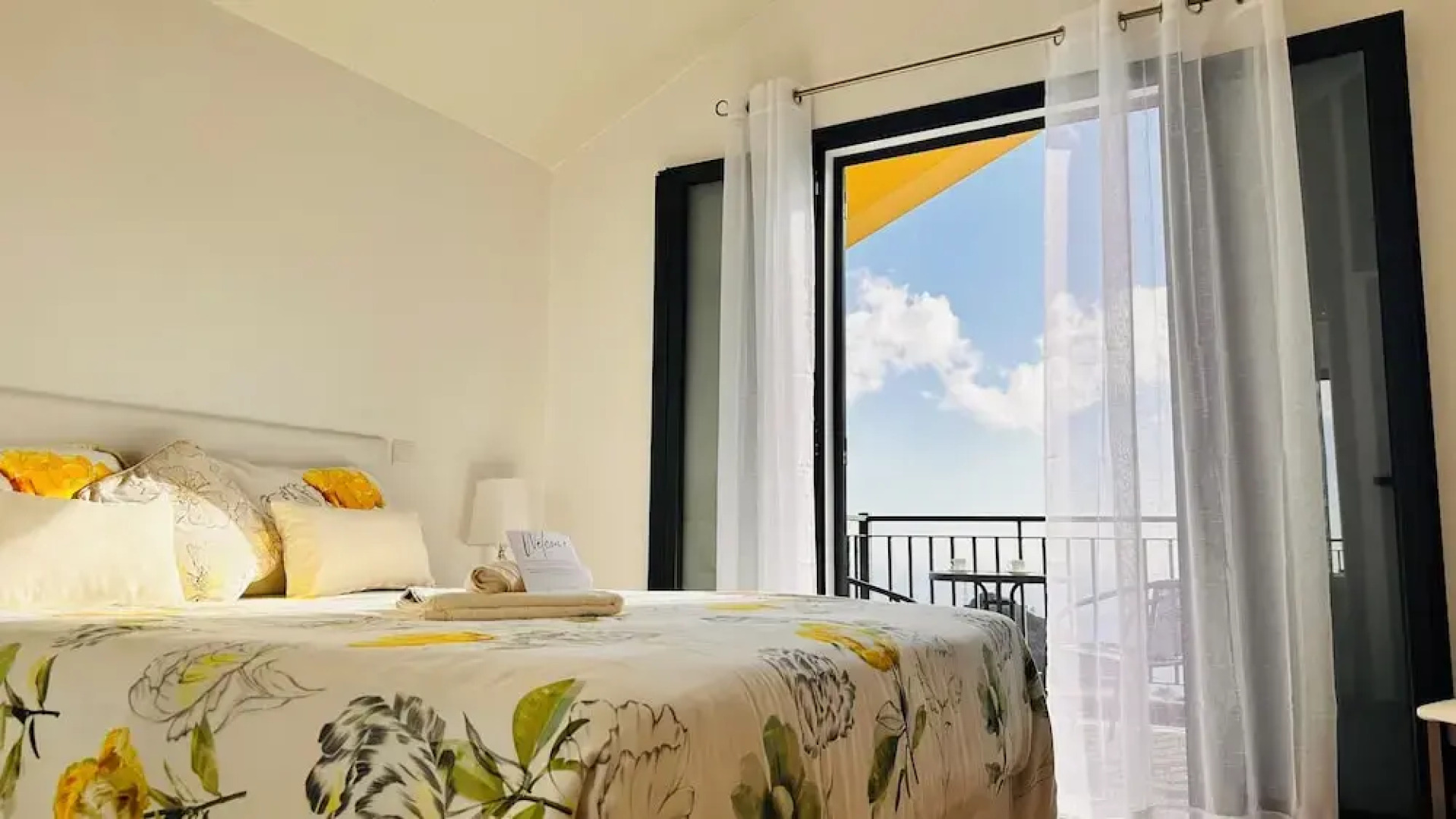 Panoramic sea and Mountain View 2 Bedroom House