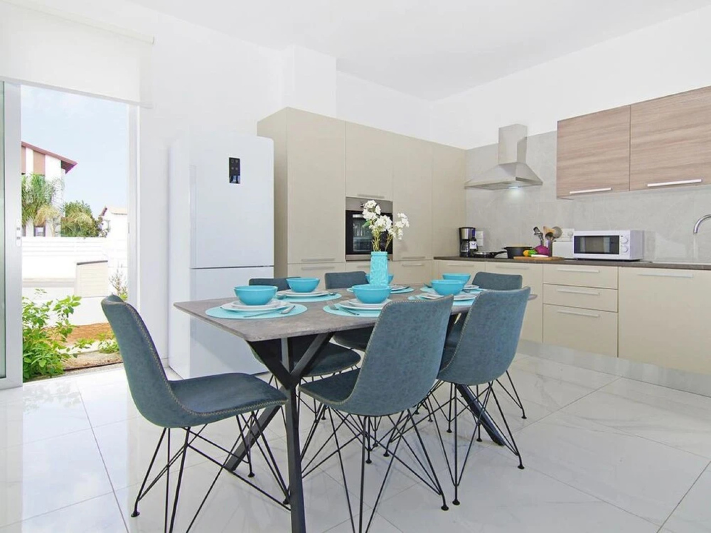 Luna Paralimni in Paralimni