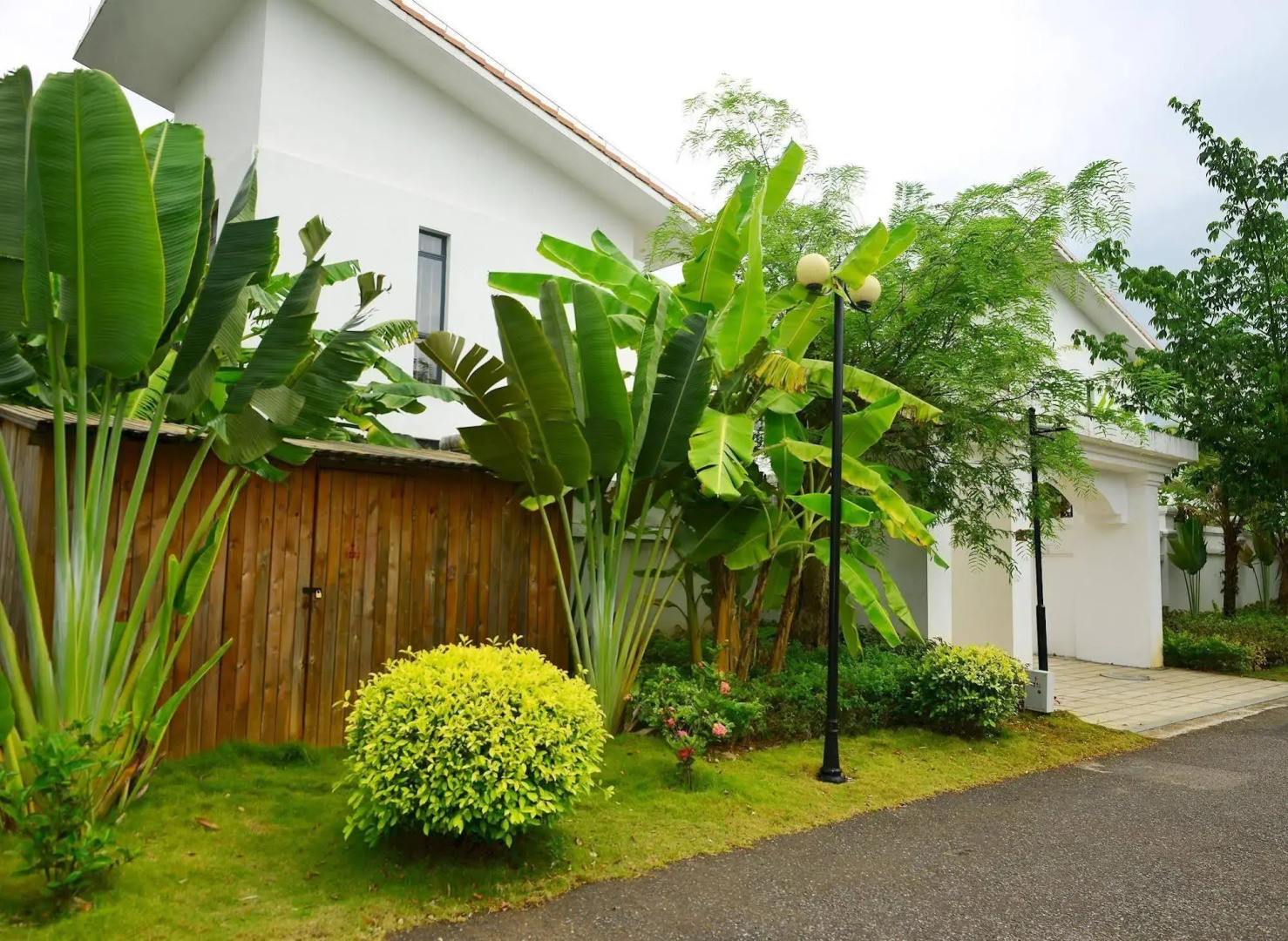 Xinglong Old Banyan Hotel - Wanning