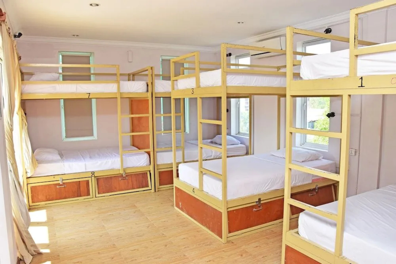 Mad Monkey Hostel Kampot