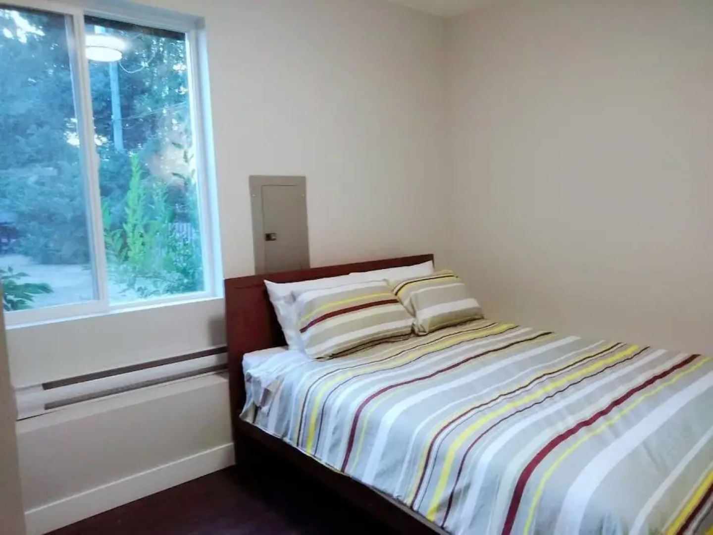 B - Sechelt Private Coastal Home