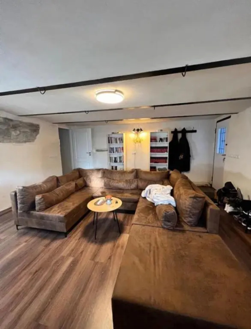 Cozy Contemporary Saxon Apartment