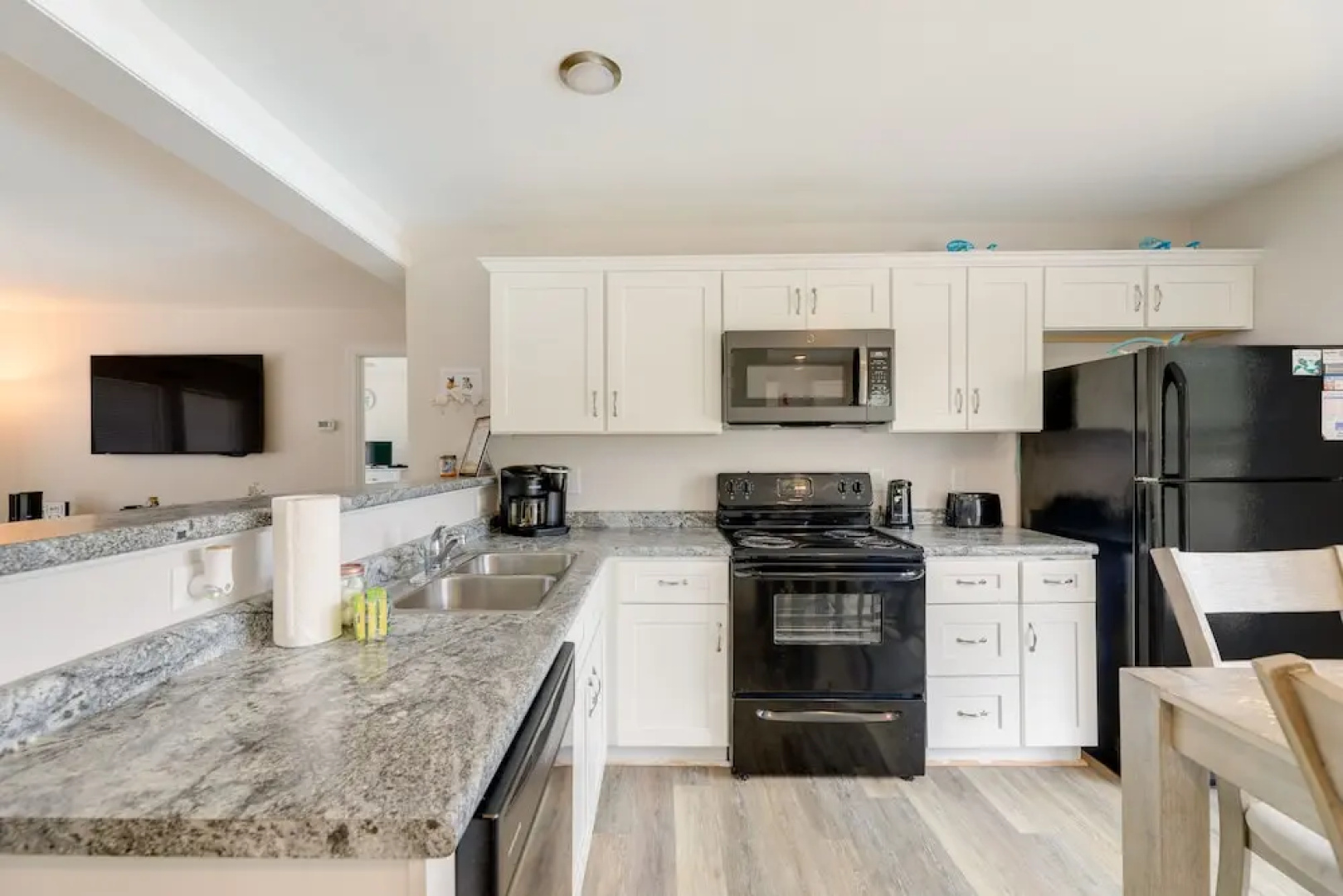 Coastal Emerald Isle Retreat w/ Deck & Grill!