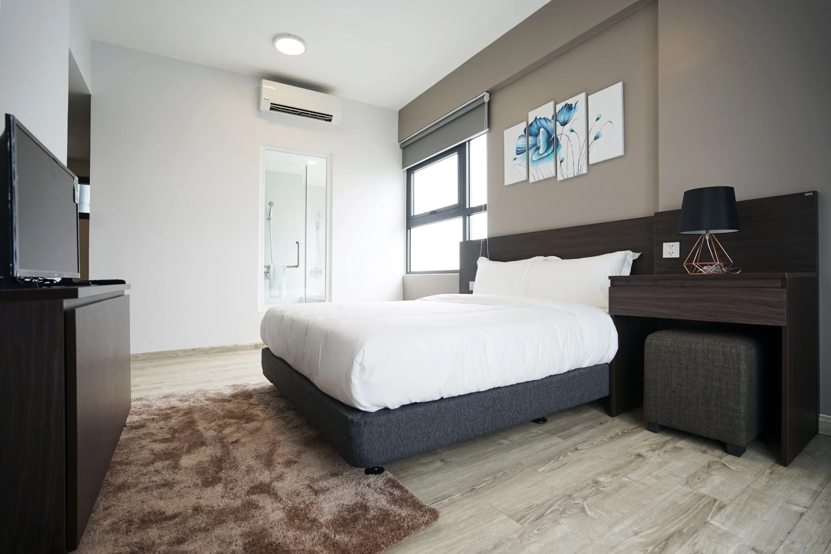 The First Stay Hotel