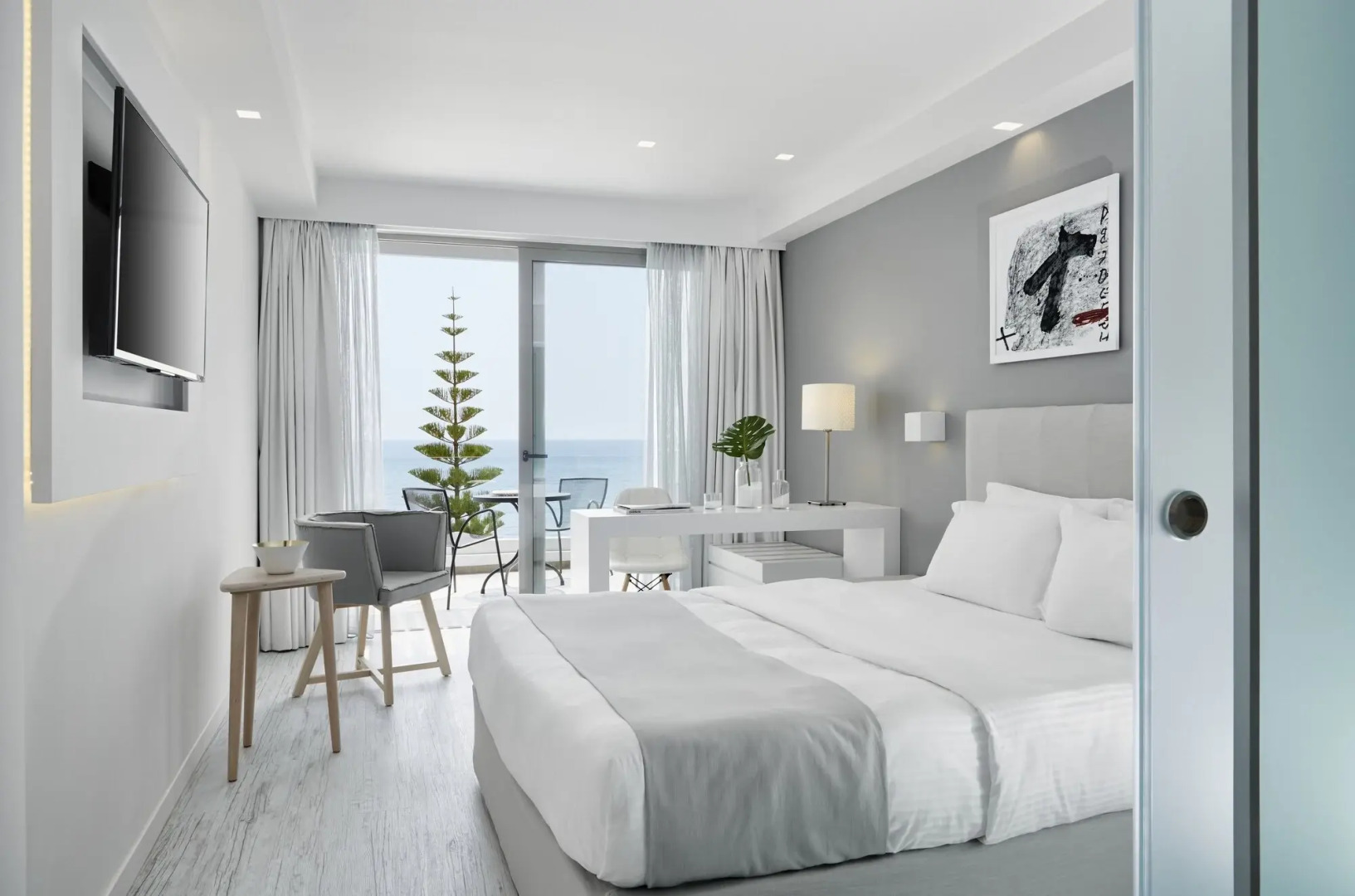 Lichnos Beach Hotel & Suites