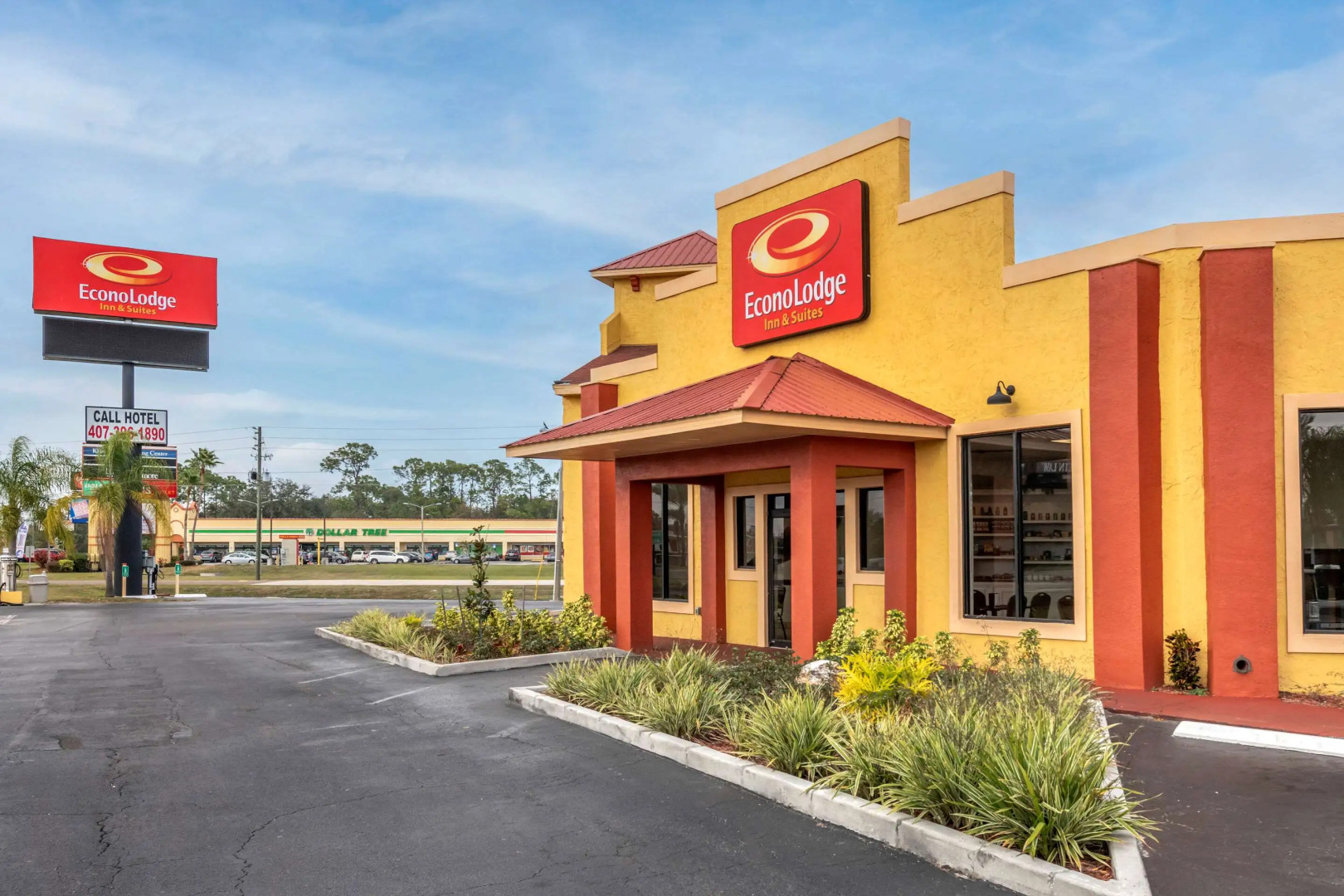 Econo Lodge Inn & Suites Maingate Central