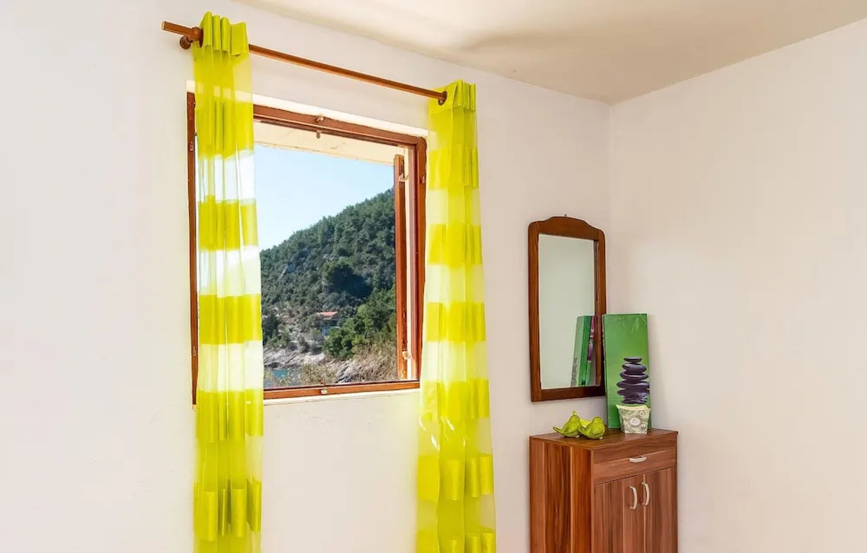 Amazing Home in Pupnat With 4 Bedrooms