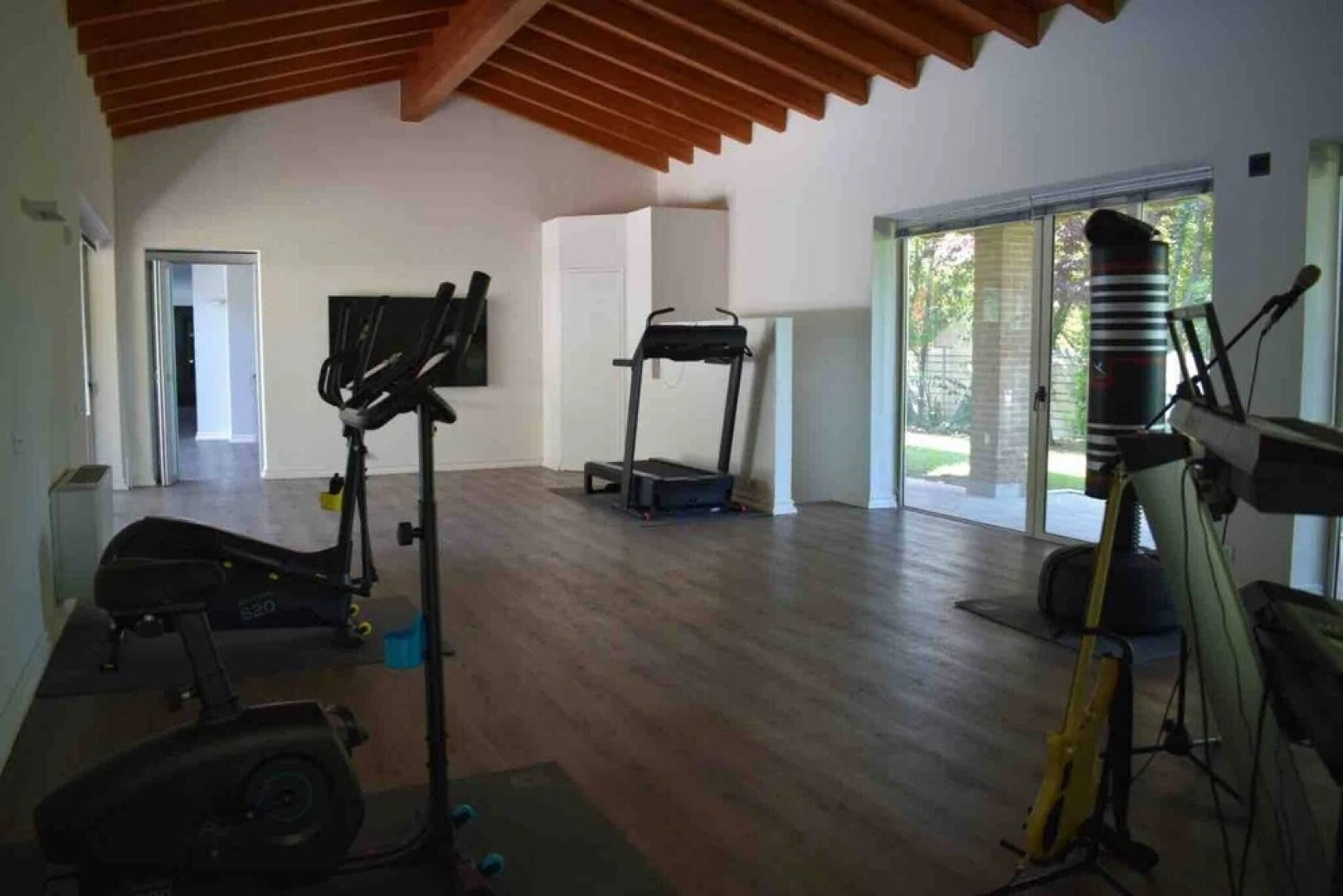 Villa Fermi, With Swimming Pool, Gym, Saunas and Room Equipped With Musical Equipment
