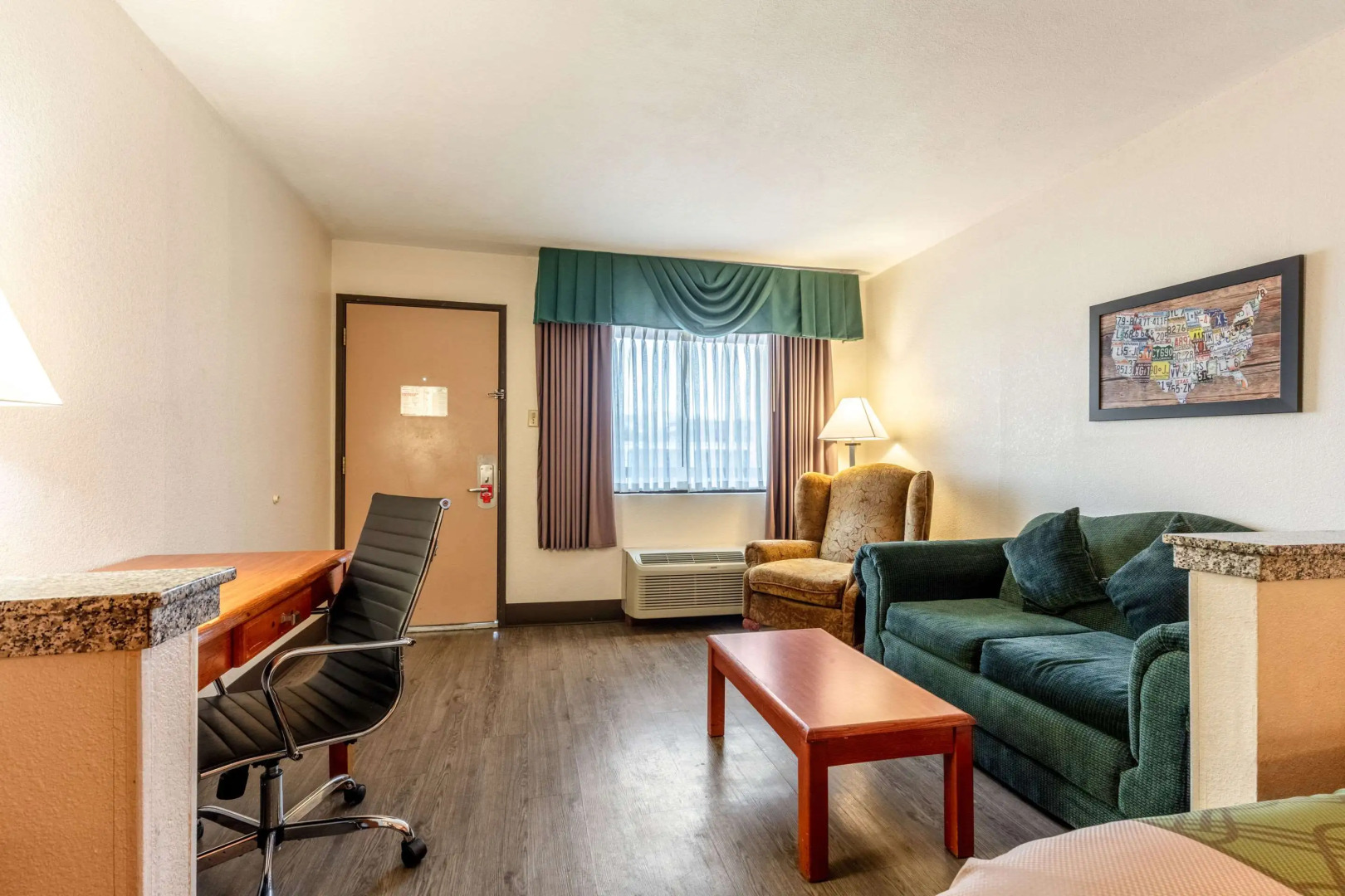 Econo Lodge Inn & Suites Memphis East