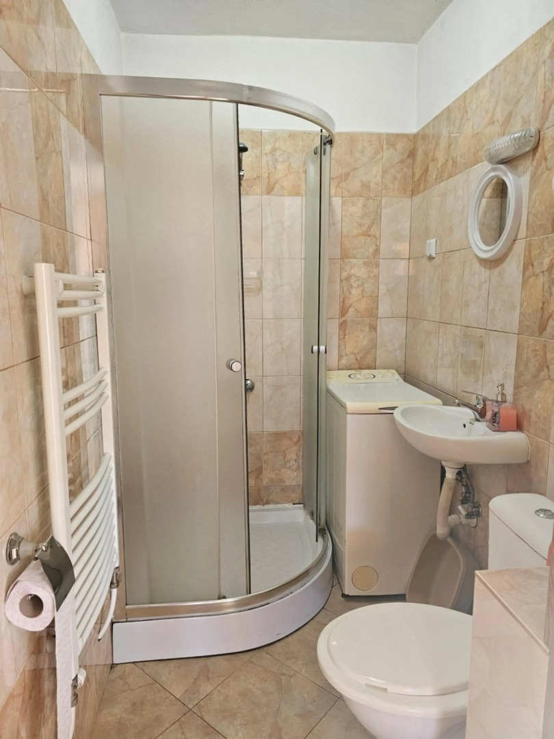 Емили Фемили Хаус