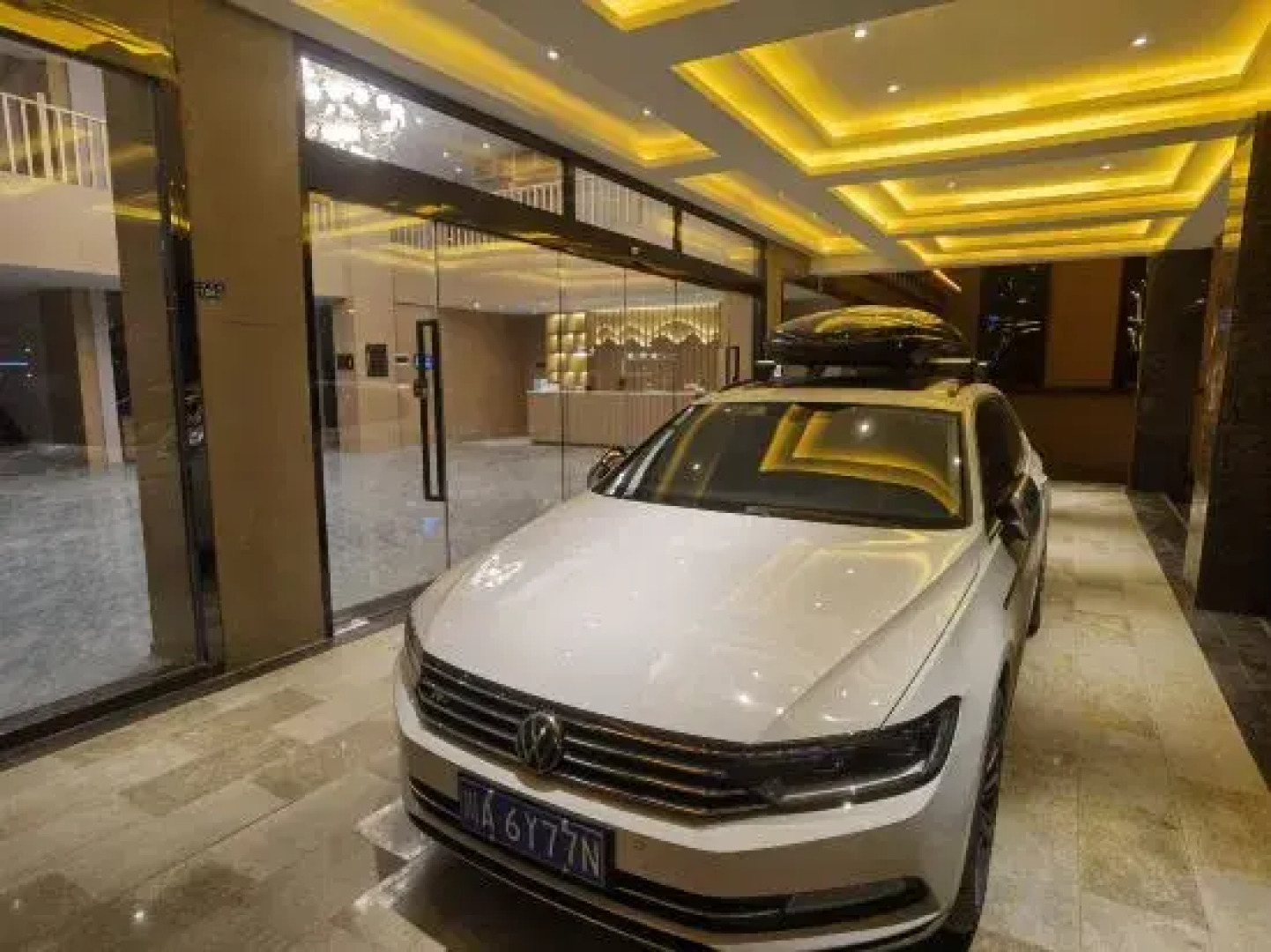 Litang Cloud Good Holiday Hotel