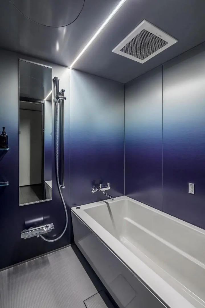 The Lively Osaka Honmachi