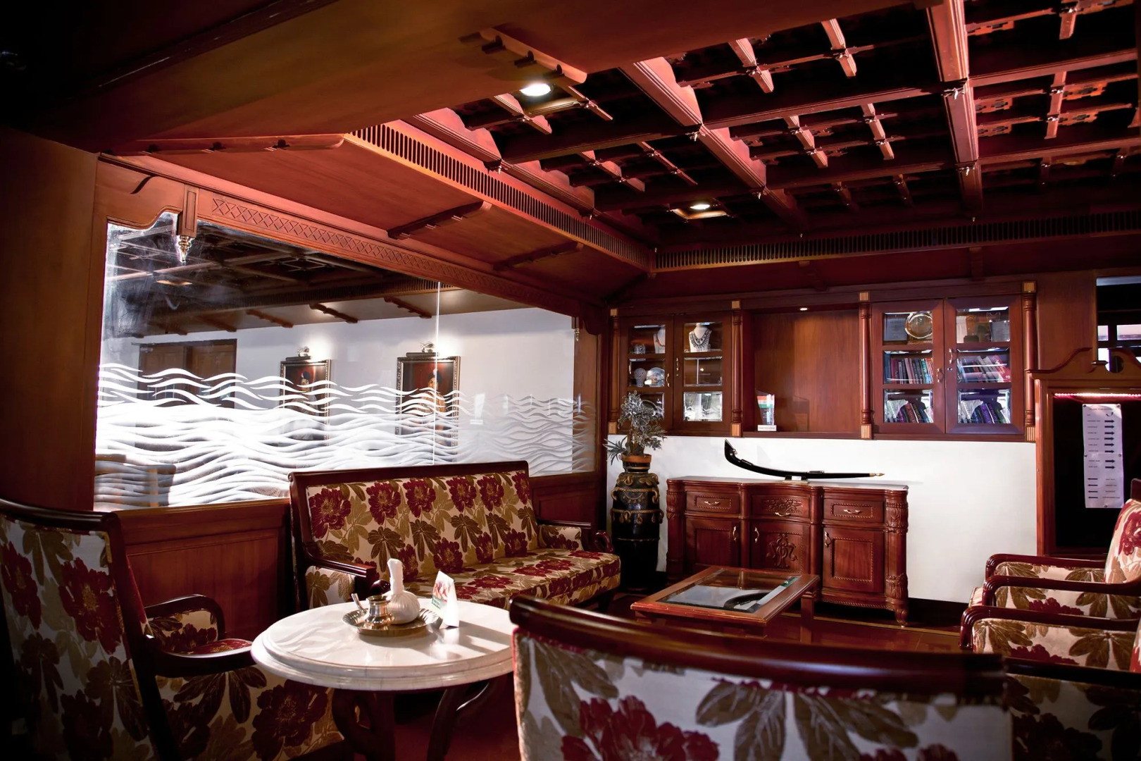 Sterling Lake Palace Alleppey