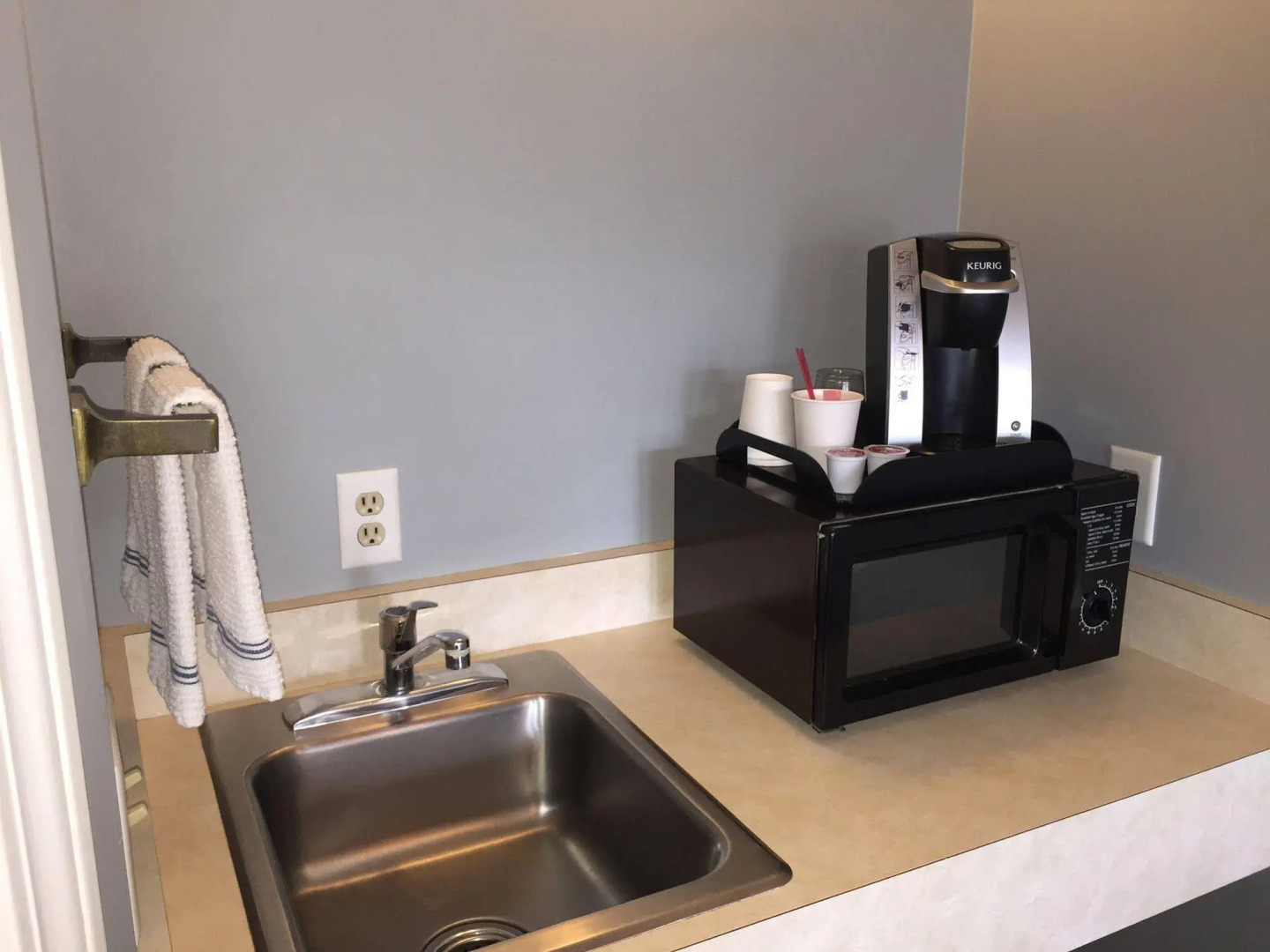 Empire Lakeshore Inn