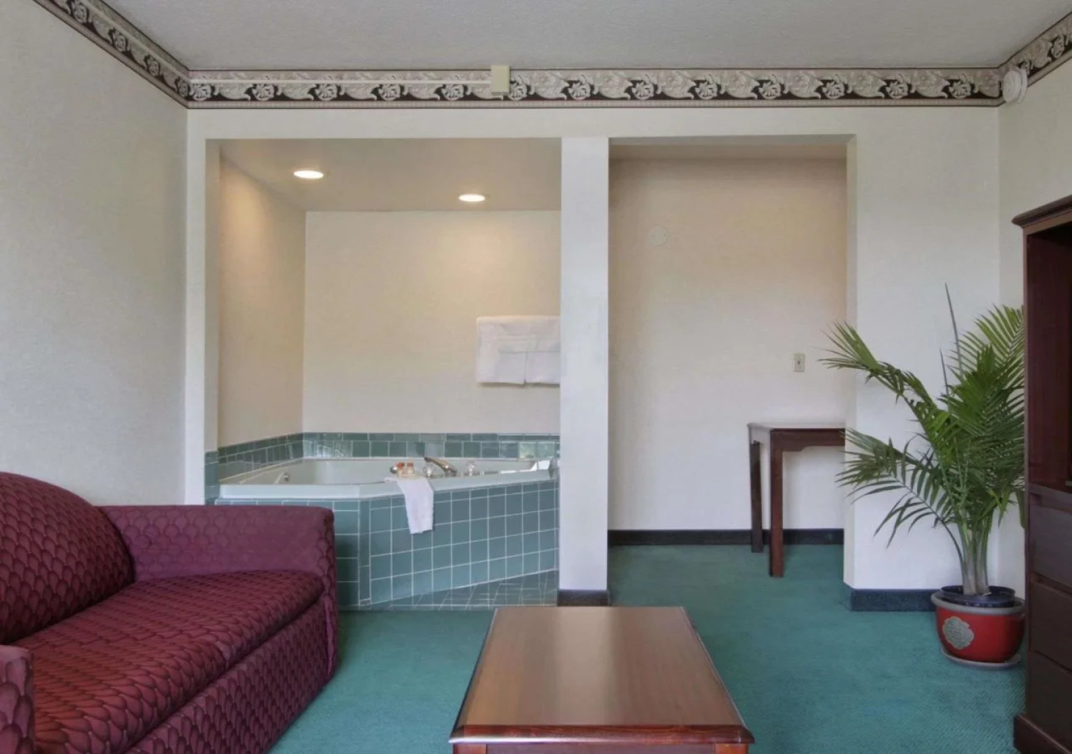 Days Inn by Wyndham Roanoke Civic Center