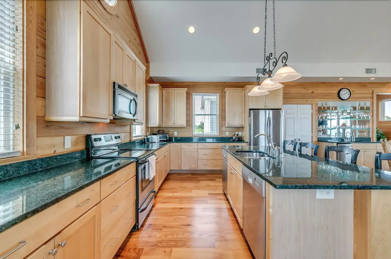 1001 Mr Bug s Summer 6 Br home by RedAwning