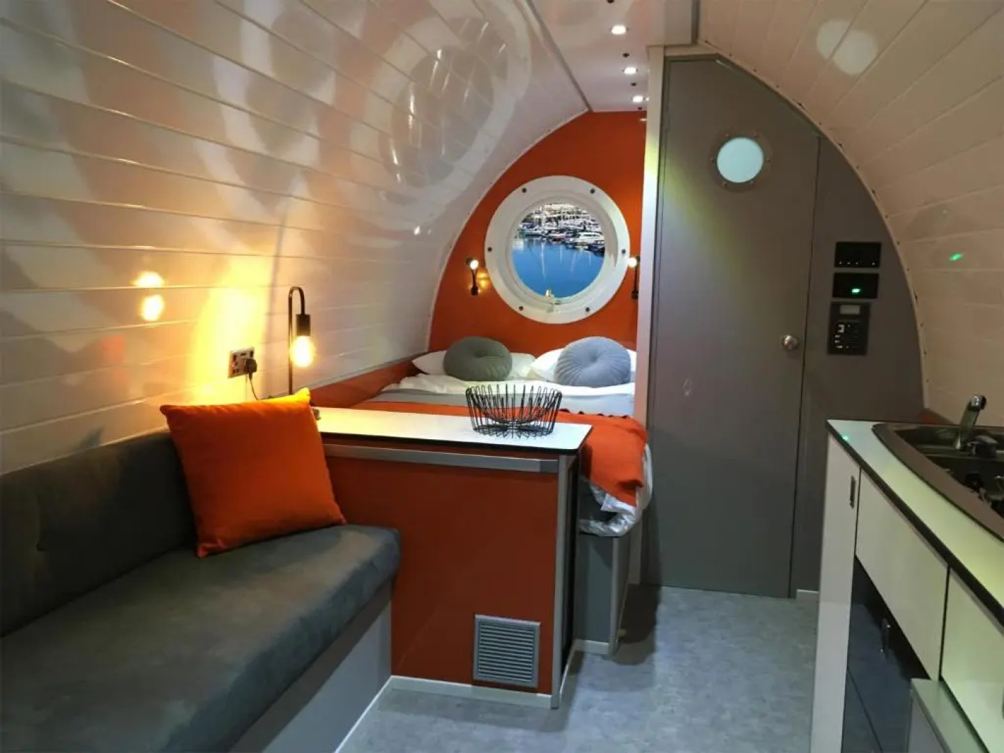 INSPIRING VIEWS & PLACE WITH FREE PARKING by BEACH