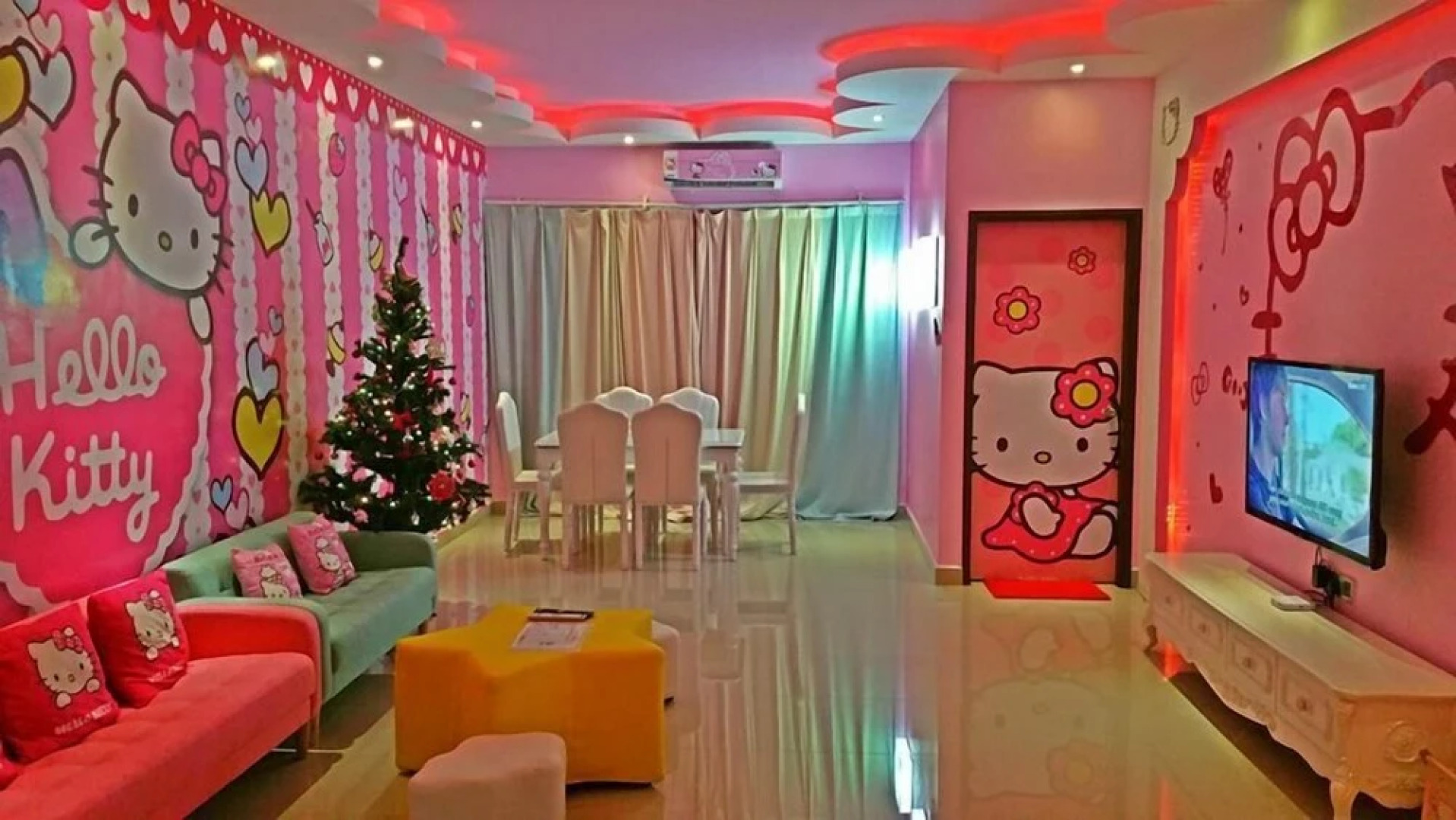 Hello Kitty Signature Suite