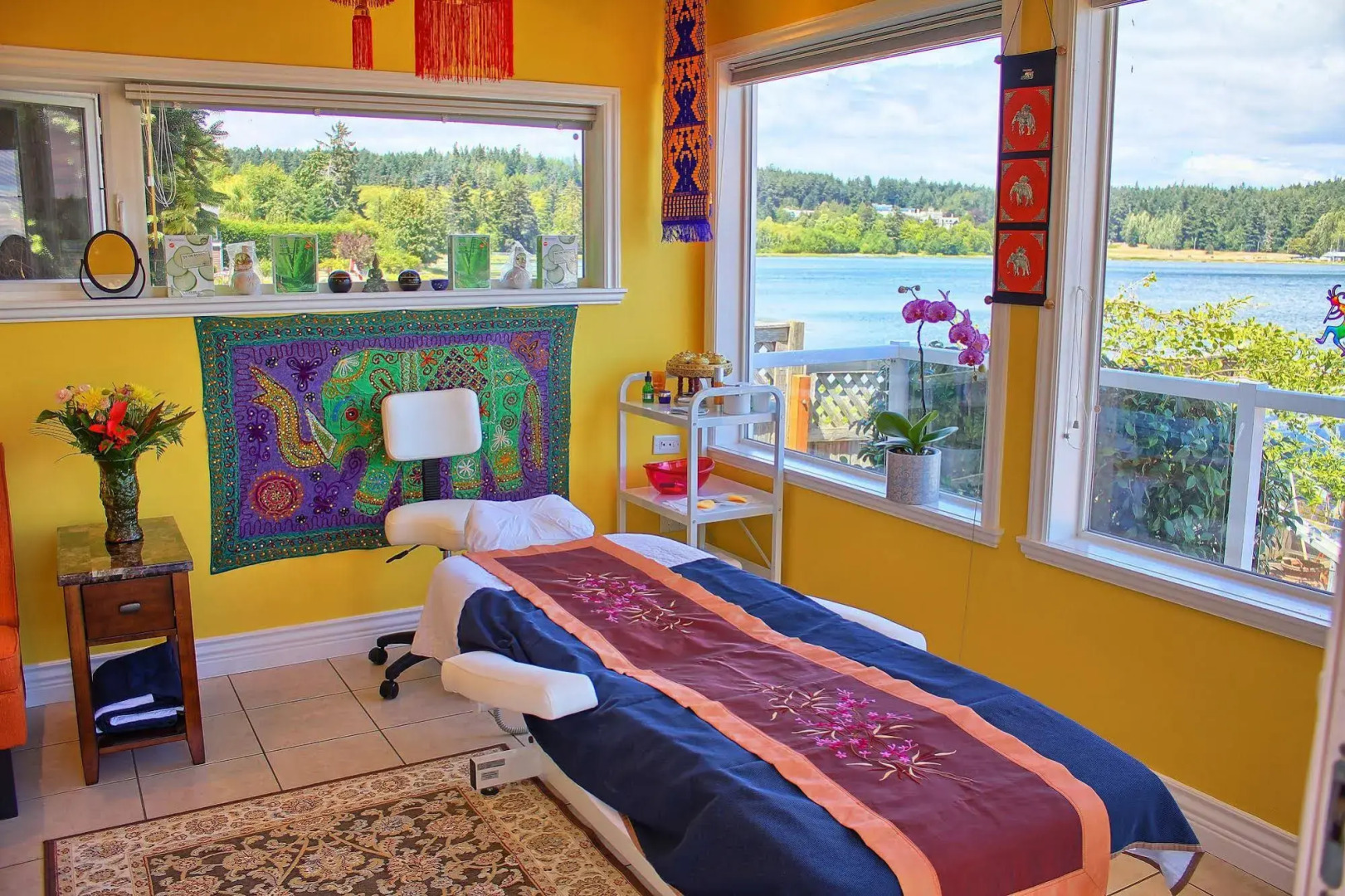 Birds of a Feather Victoria Oceanfront Studio Suites