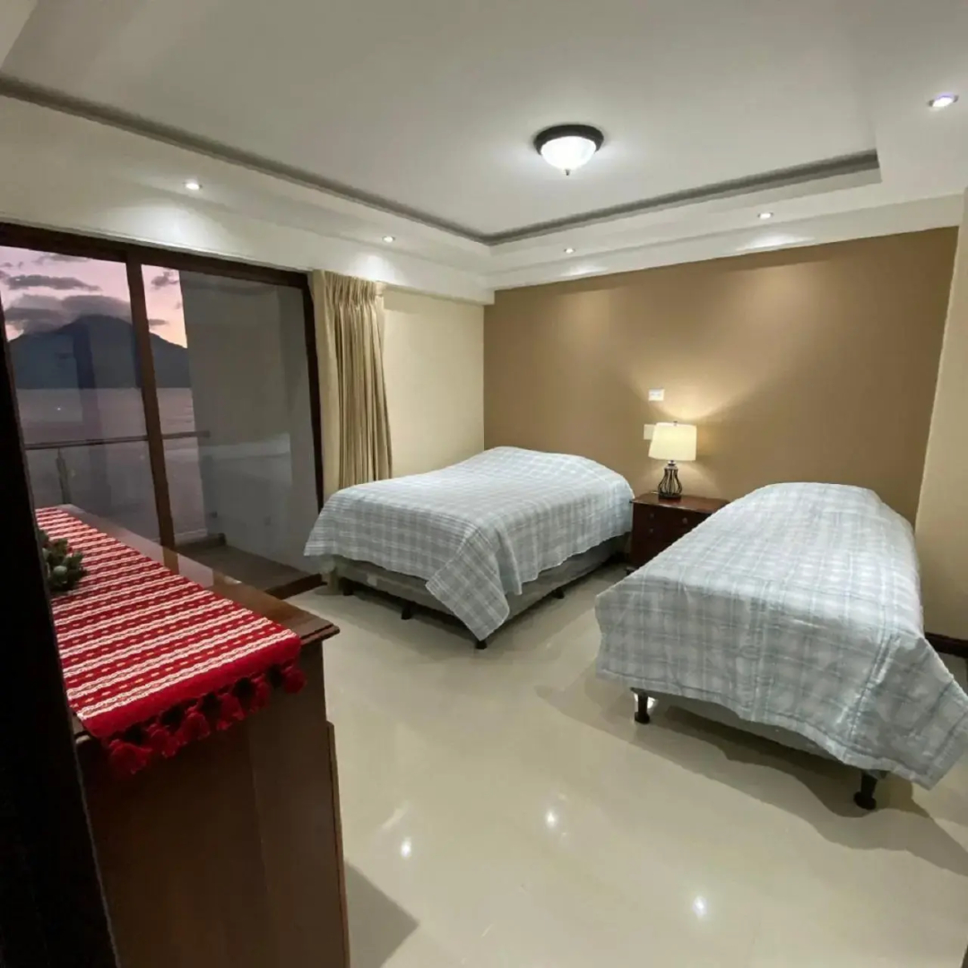 Torres de Atitlan 4 Bdrm-3 Bthrm Full Floor - for 10 people
