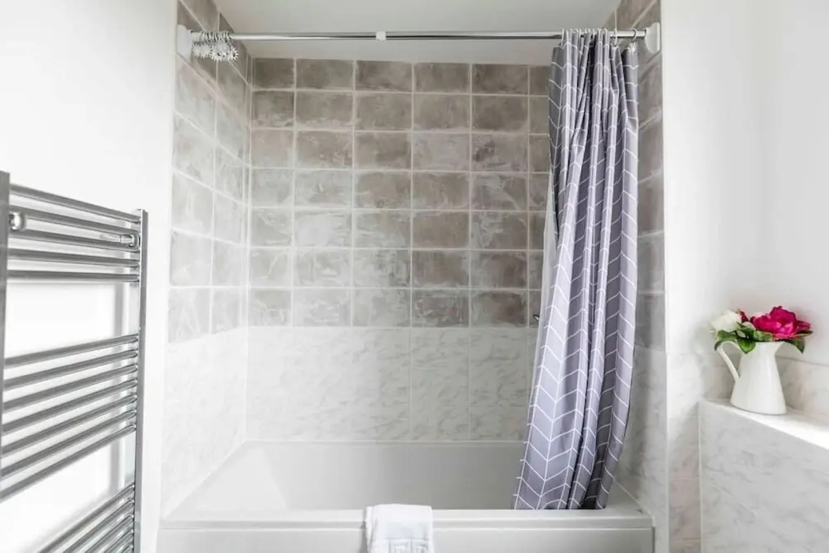 Trendy Sunlit 2BR Cambridge Home /free Parking