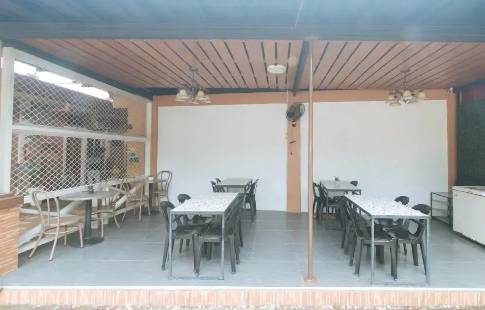 Queens Hometel by Oyo Rooms