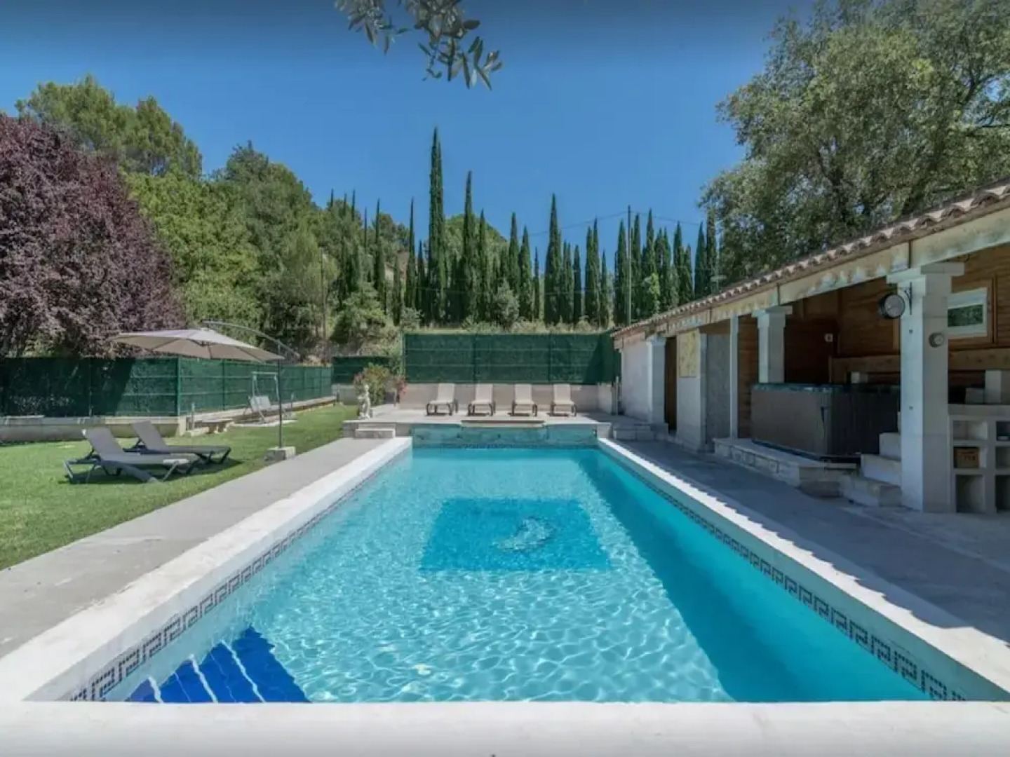 Villa With Swimming Pool Within the Luberon
