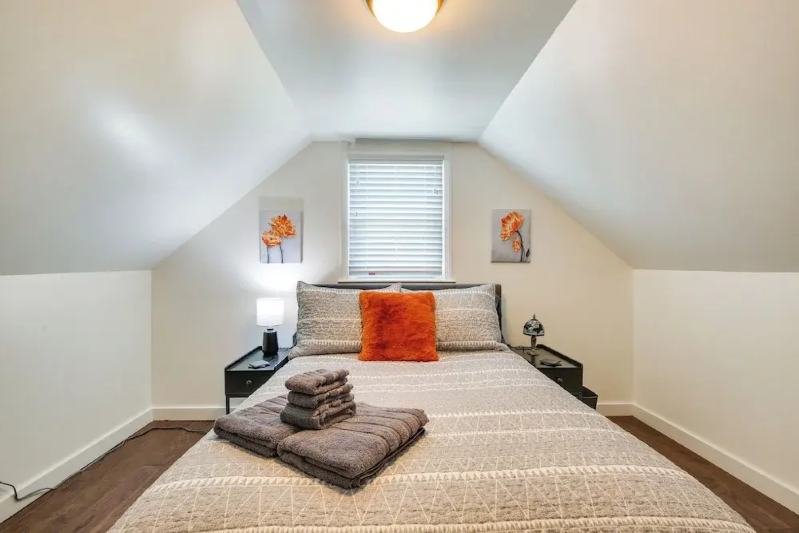'the Peaceful Post' Cozy Winter Escape in Kingston