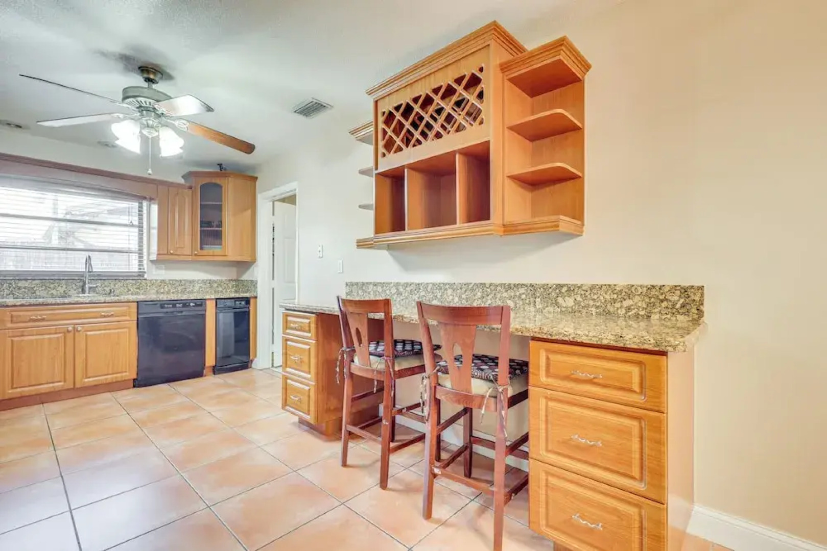 Pet-friendly Home w/ Yard ~ 3 Mi to Zoo Miami!