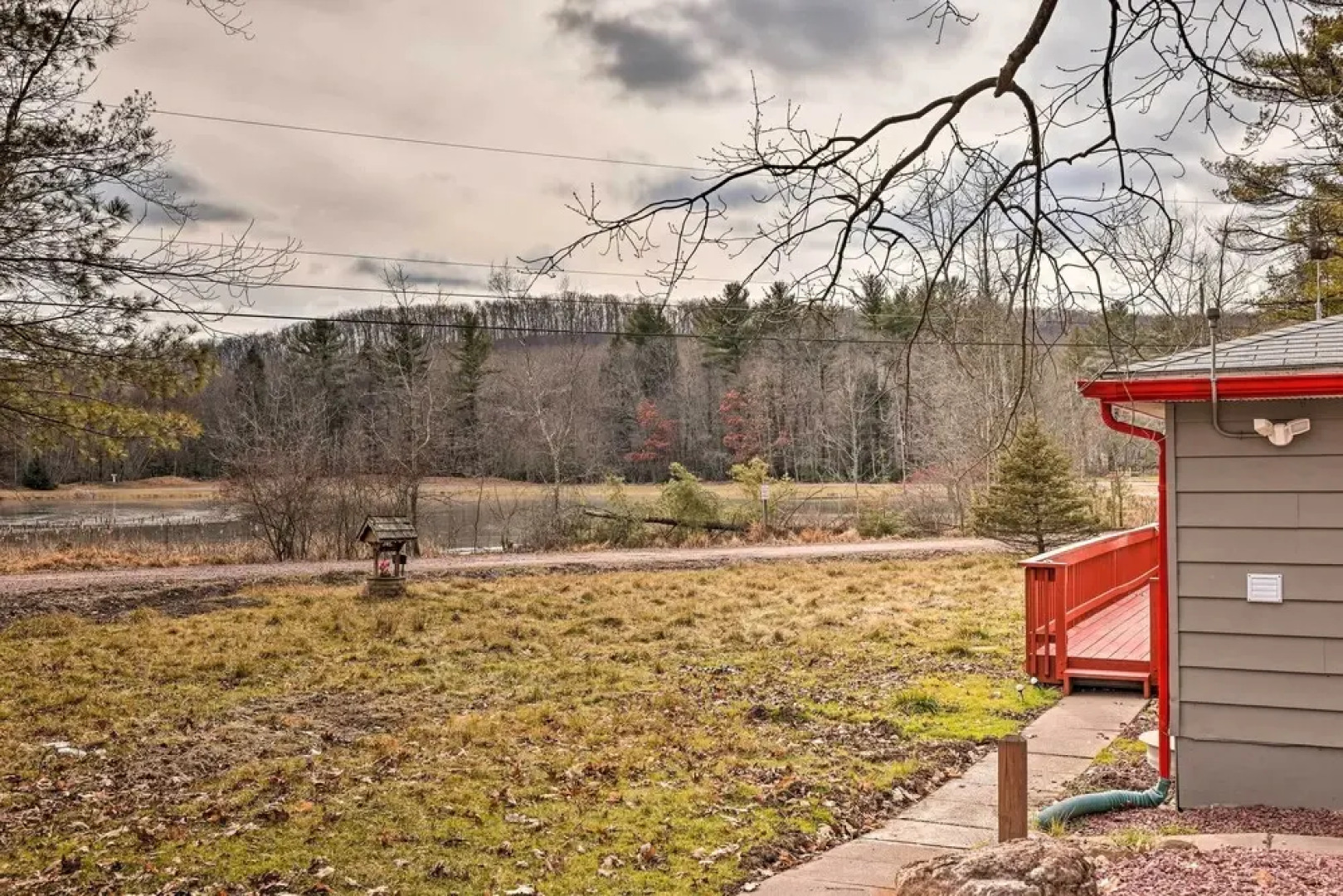 White Haven Lakeside Home w/ Kayaks & Fireplace!